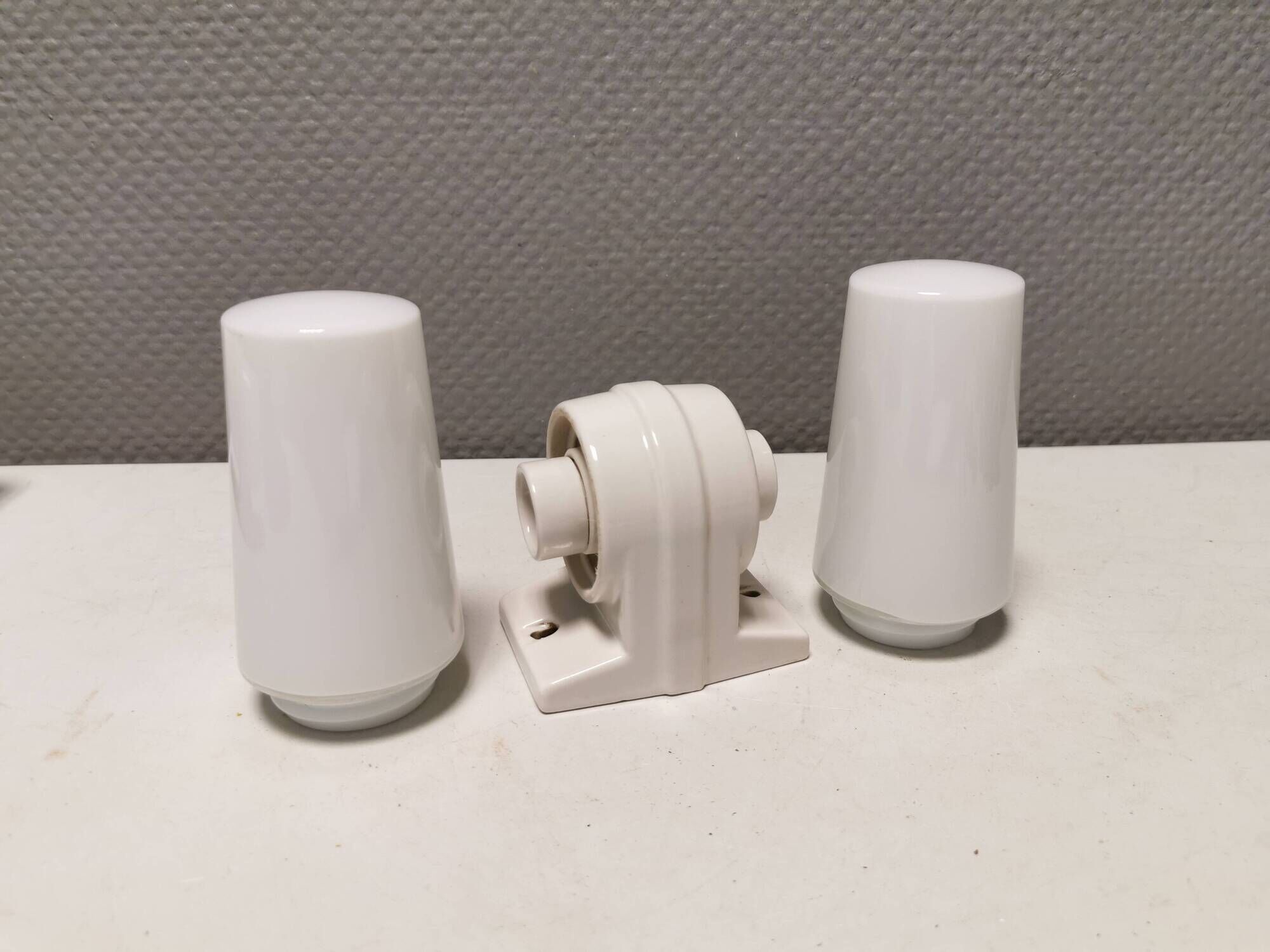 Bathroom/wall lamp designed by sigvard bernadotte for ifö sweden, model 6060. Estimated 1970-80s