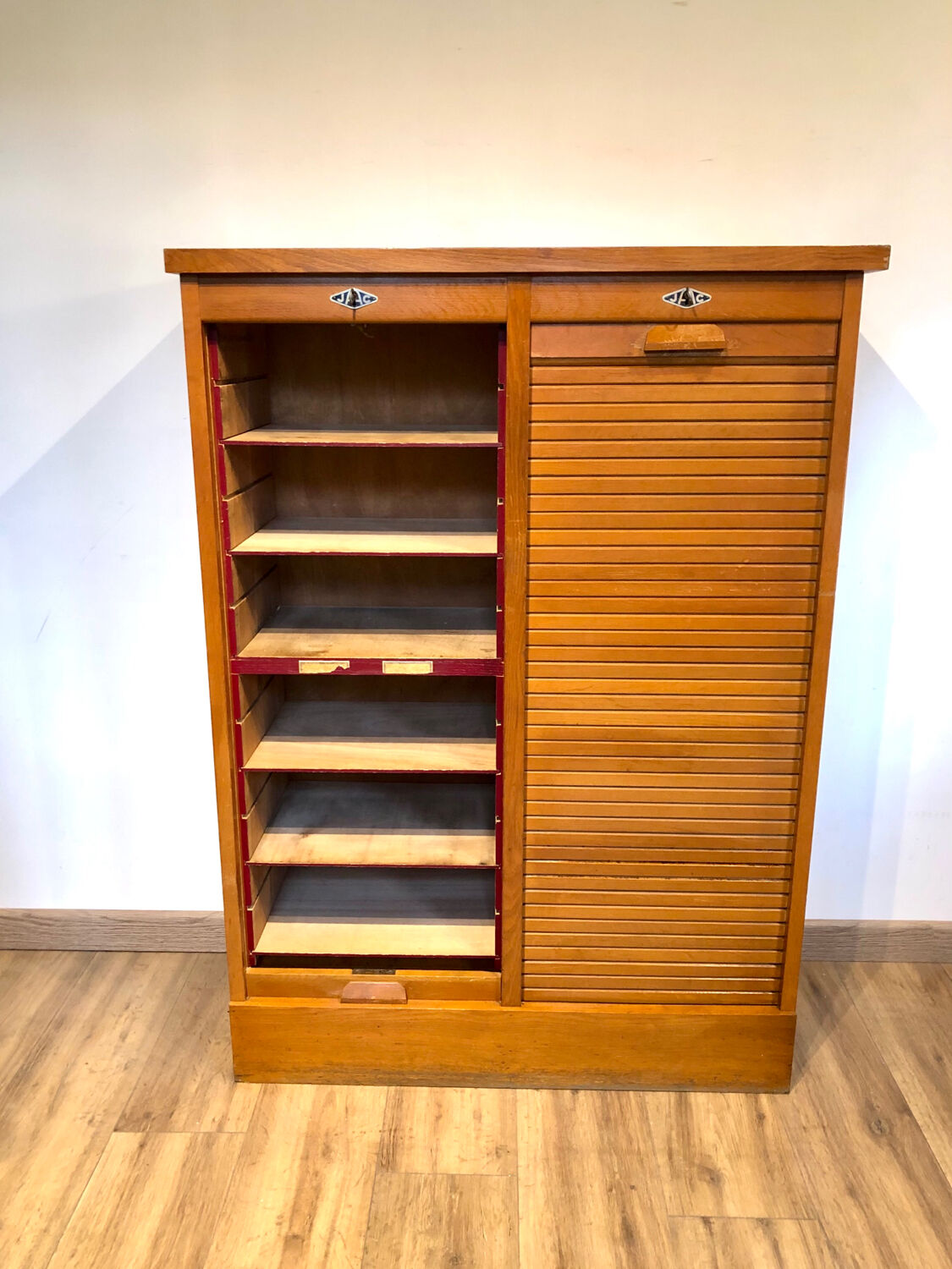 Double curtain folder