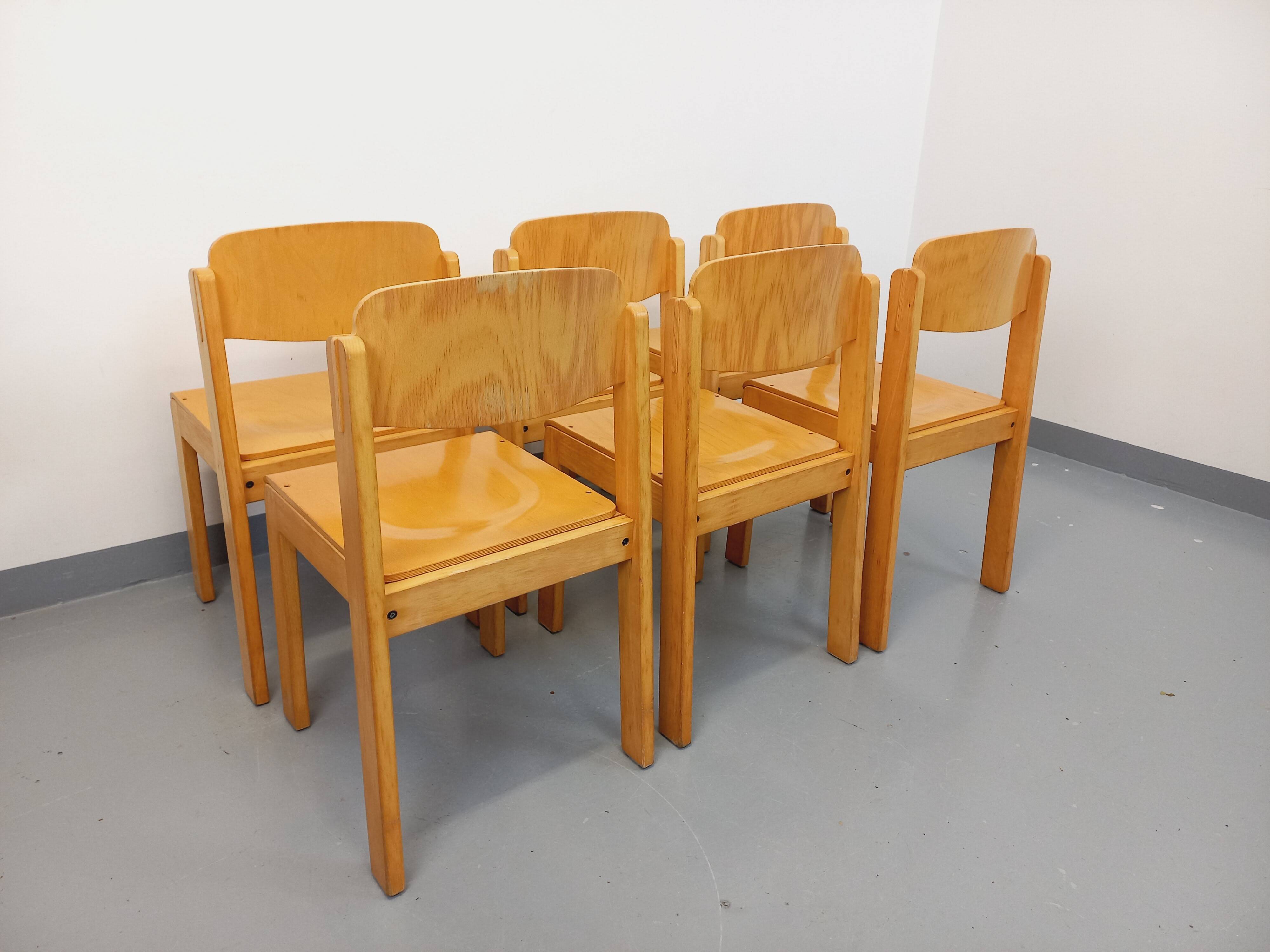 Set of 6 vintage minimalist beech wood chairs from the 70s and 80s.