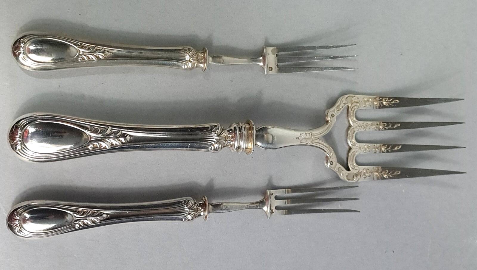 10 silver serving cutlery, Minerva hallmark + rosewood case, 19th century. C730