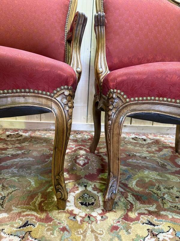 Paire de fauteuils cabriolets de style Louis XVI soie Rouge