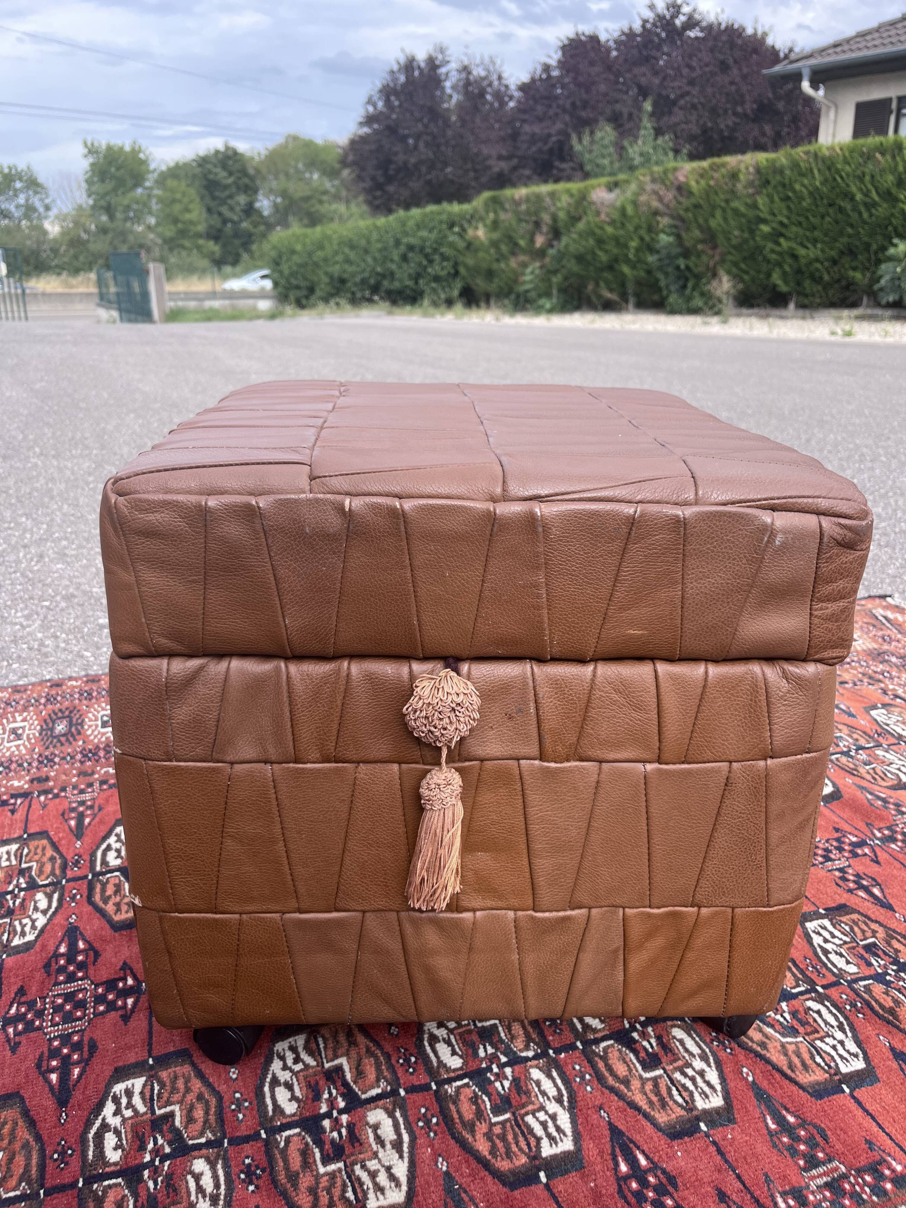 Coffre pouf en cuir