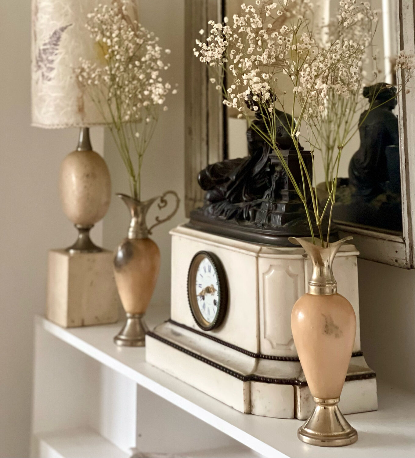 2 alabaster soliflores