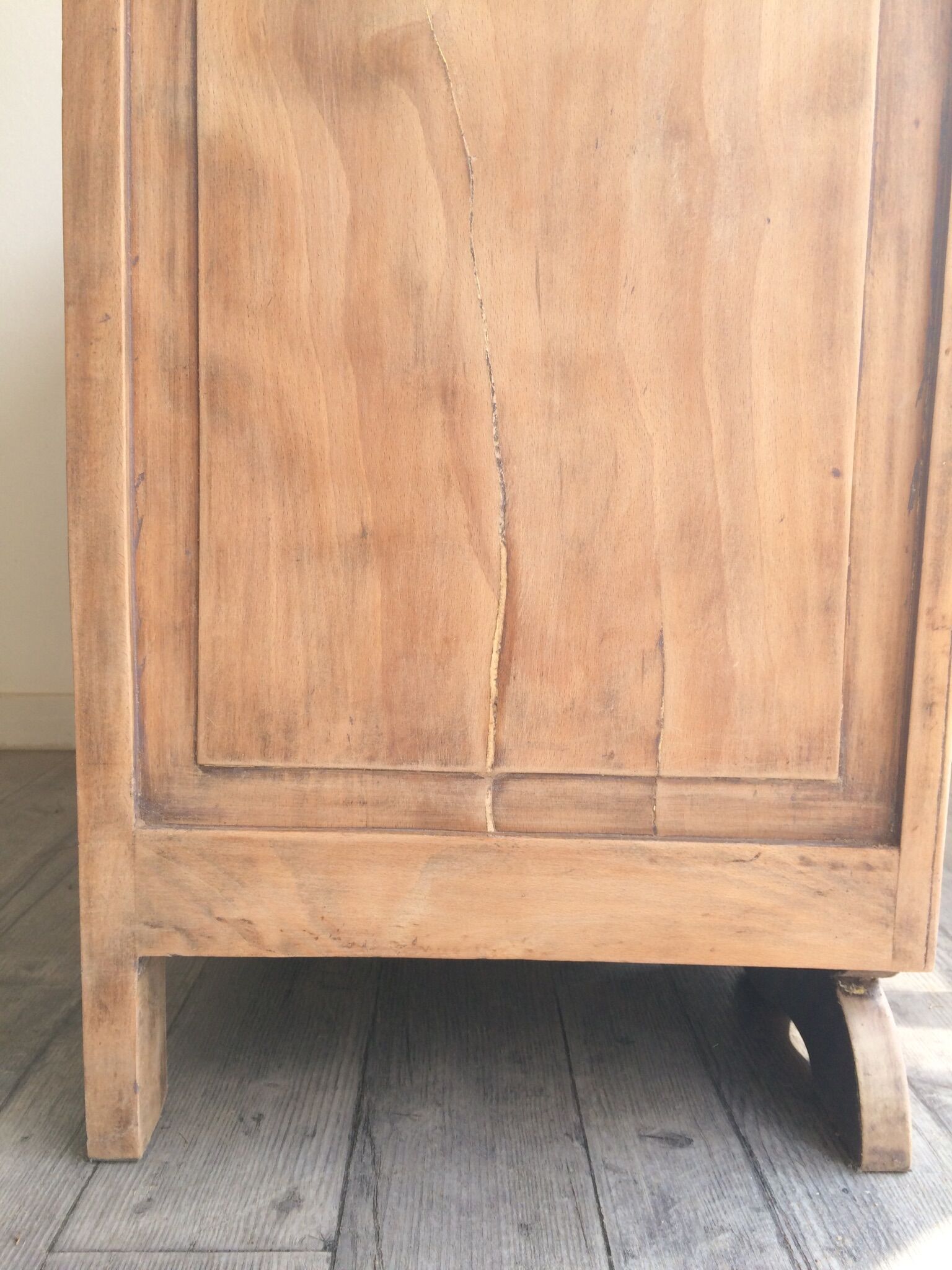 Art Deco chest of drawers