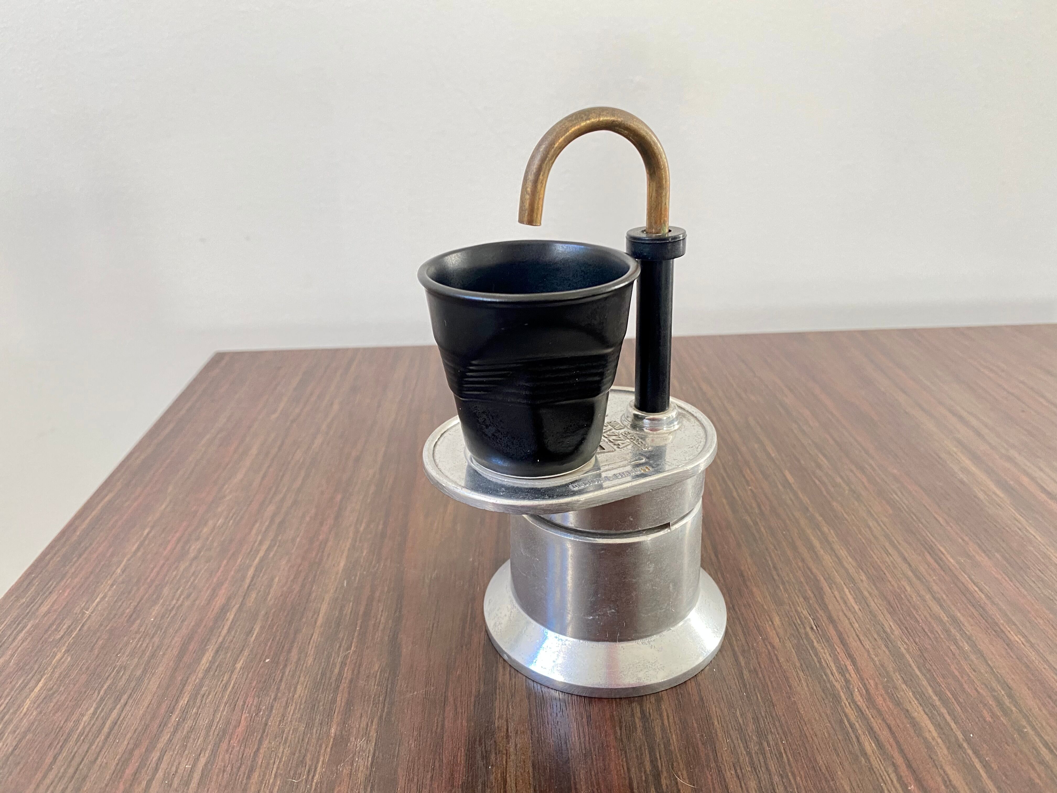 Italian coffee maker 1 cup bialetti and porcelain cup revolt