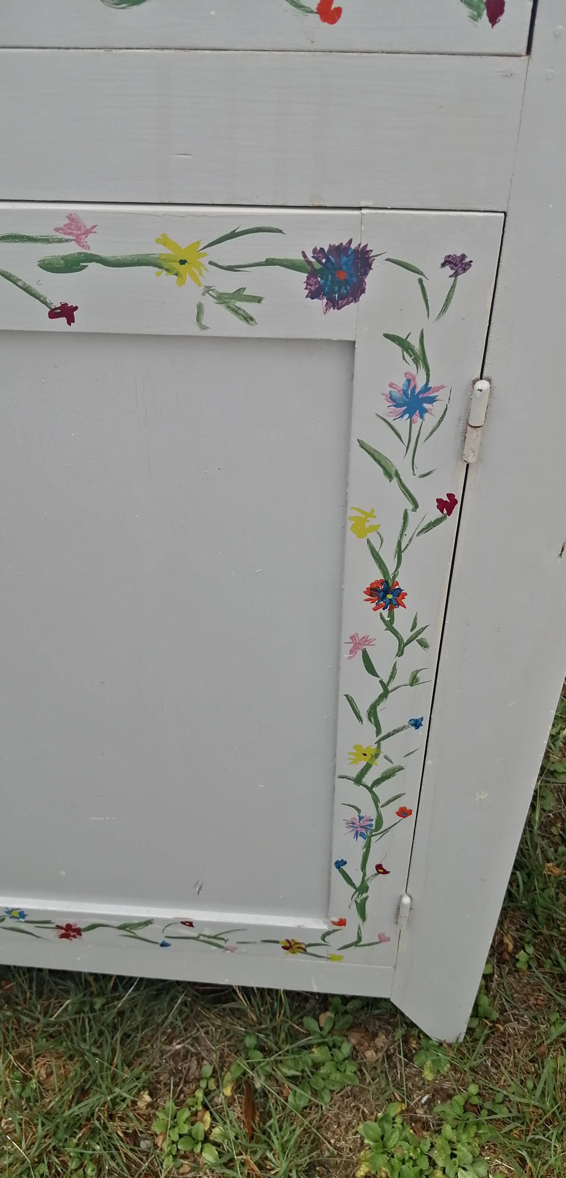 Parisian buffet decorated with flowers