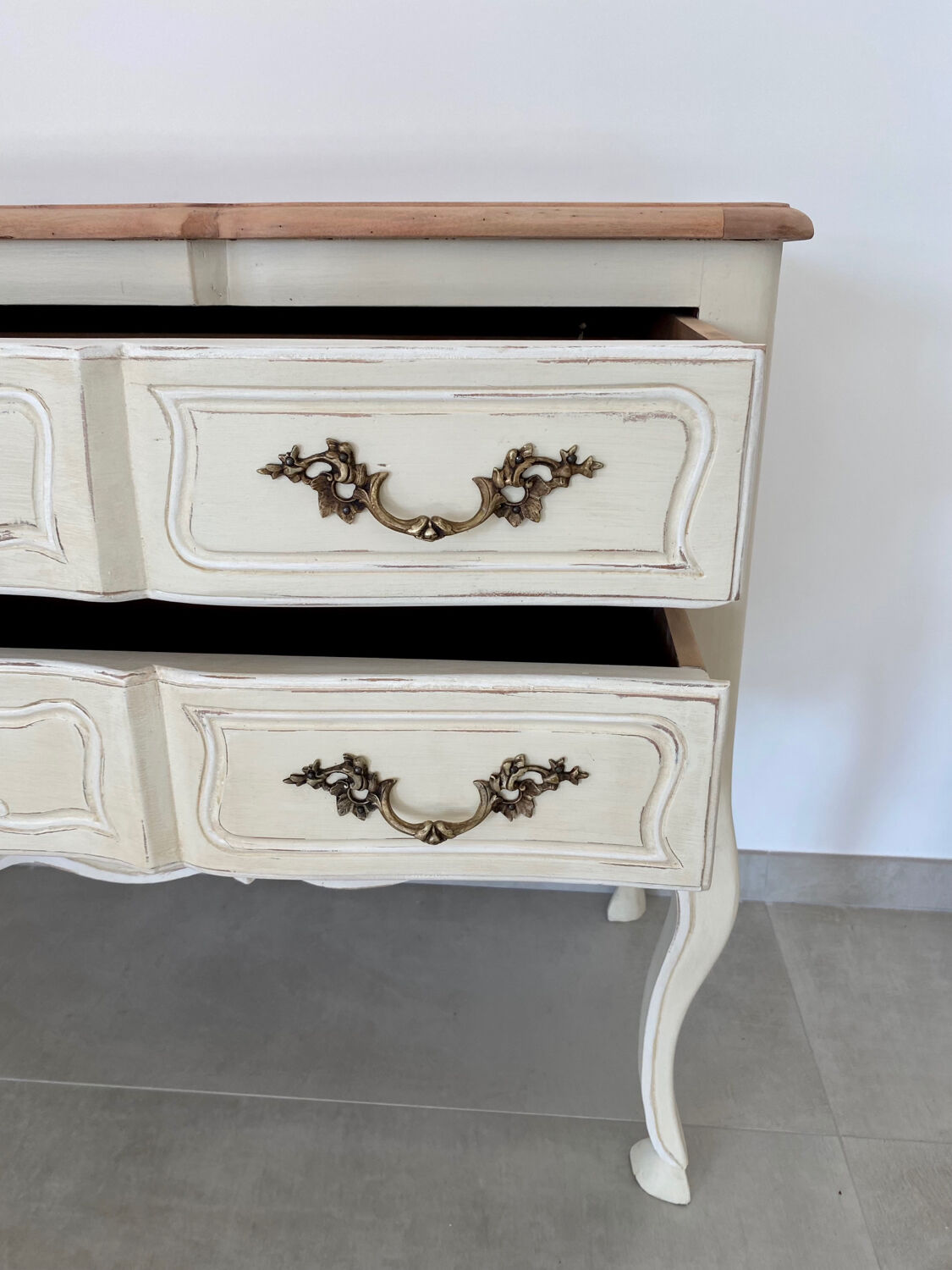 Crossbow chest of drawers