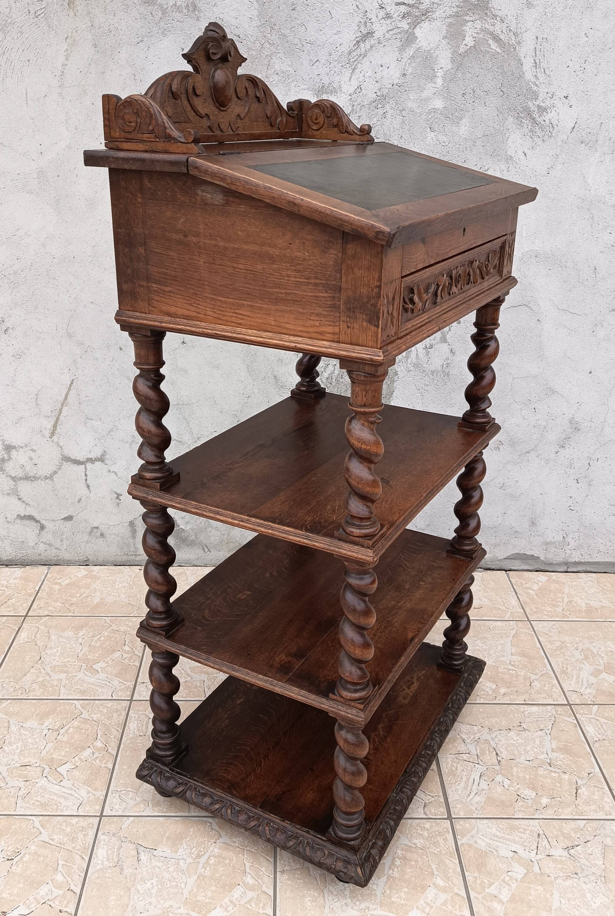 High Louis XIII writing desk in oak