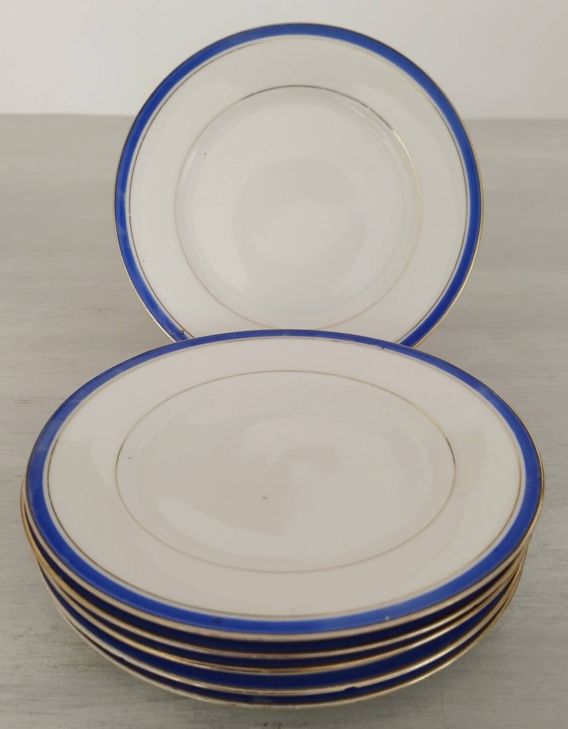 White Porcelain Cheesecake Dessert Plates with Blue Border and Gold Fillet