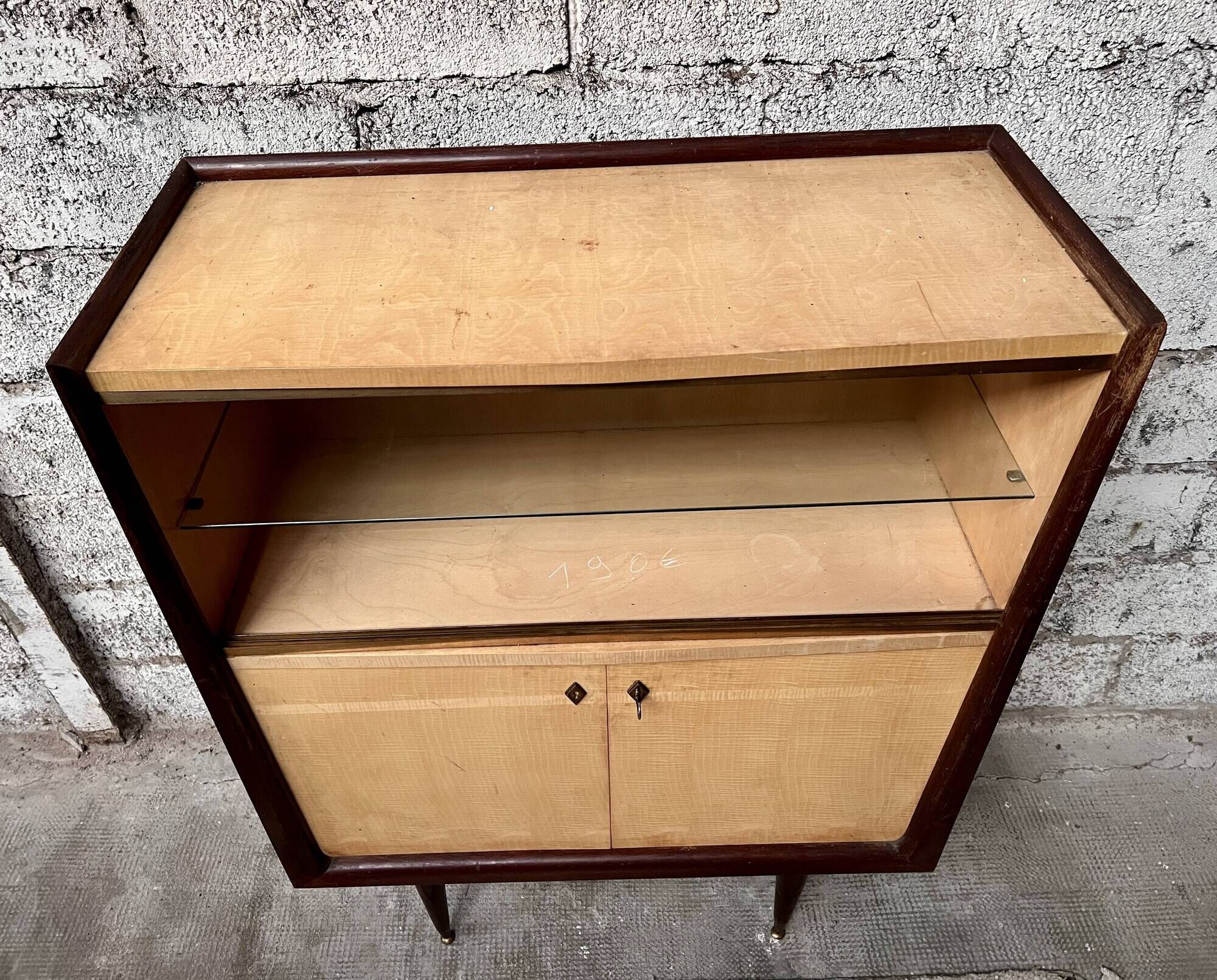 Vintage showcase in ash and lemon tree