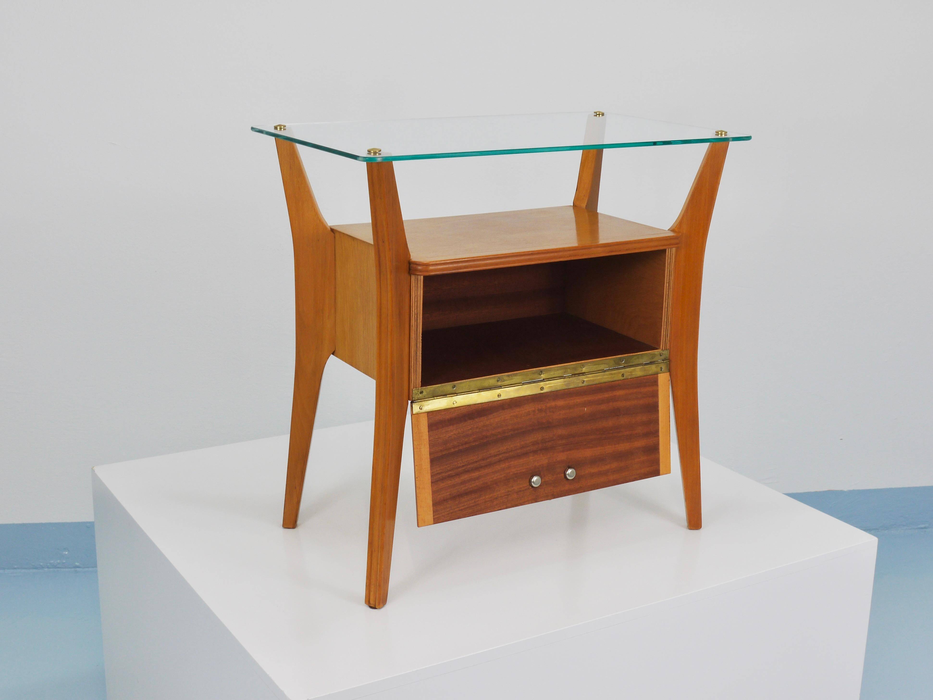Gio Ponti bedside table in maple and walnut, La Permanente Mobili Cantù, 1940s