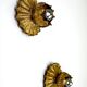 Paire d'appliques en forme de bouton de fleur encastré, en fer doré à la feuille, Espagne, années 1950.