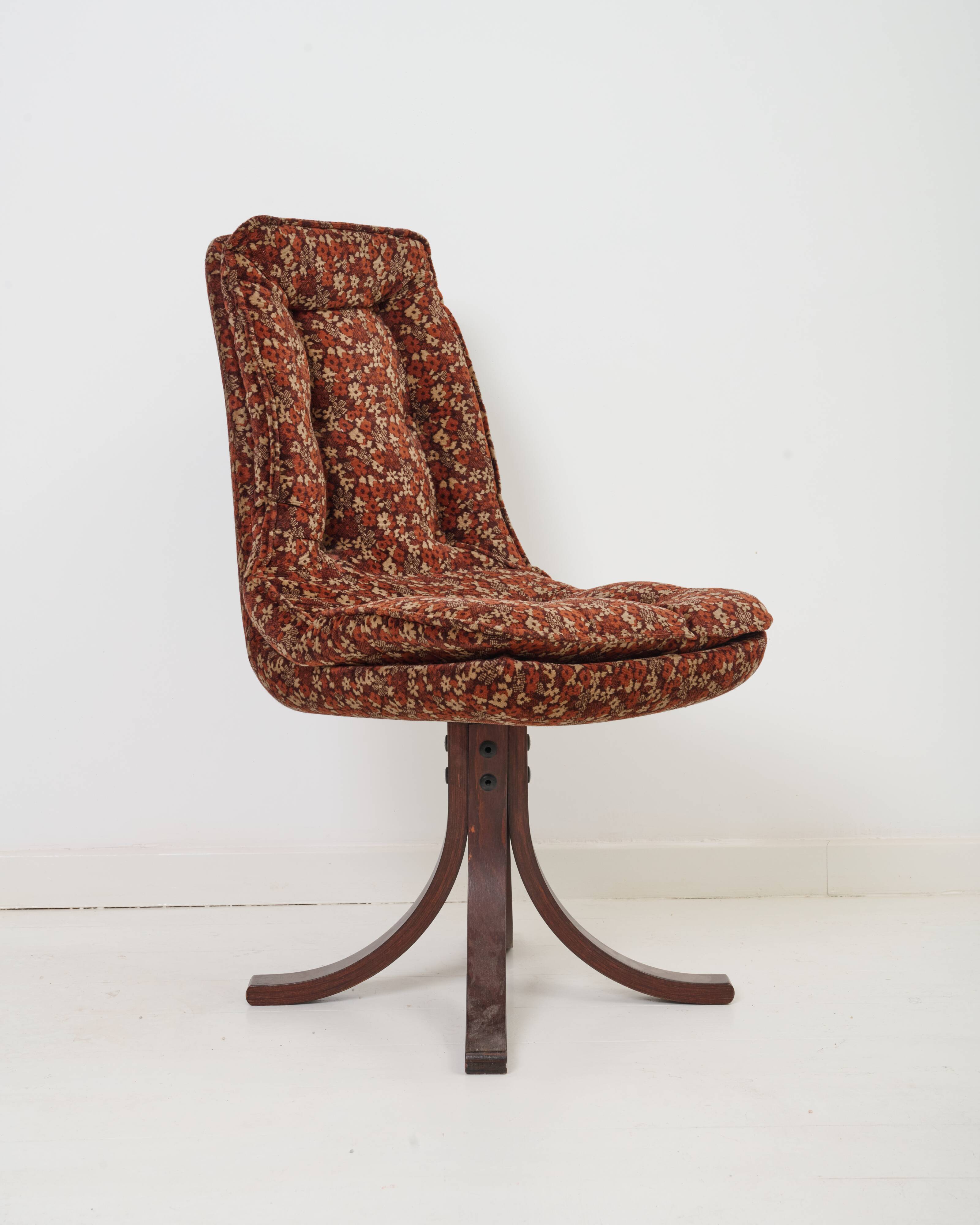 4 chaises en velours marron, 1970