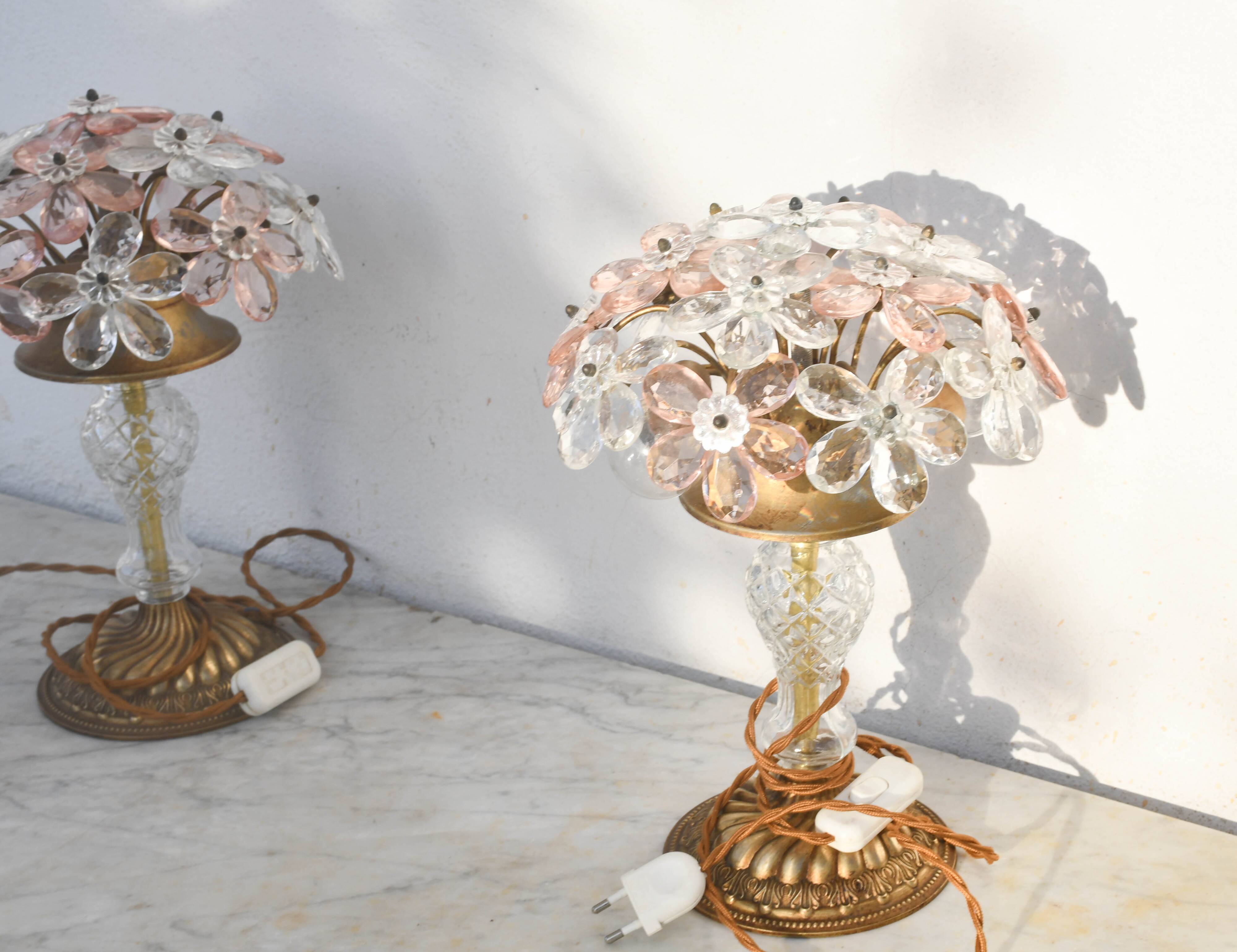 Set of 2 large table lamps with crystal glass flowers, pink and transparent, brass base, 1960