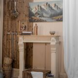 Fireplace mantel