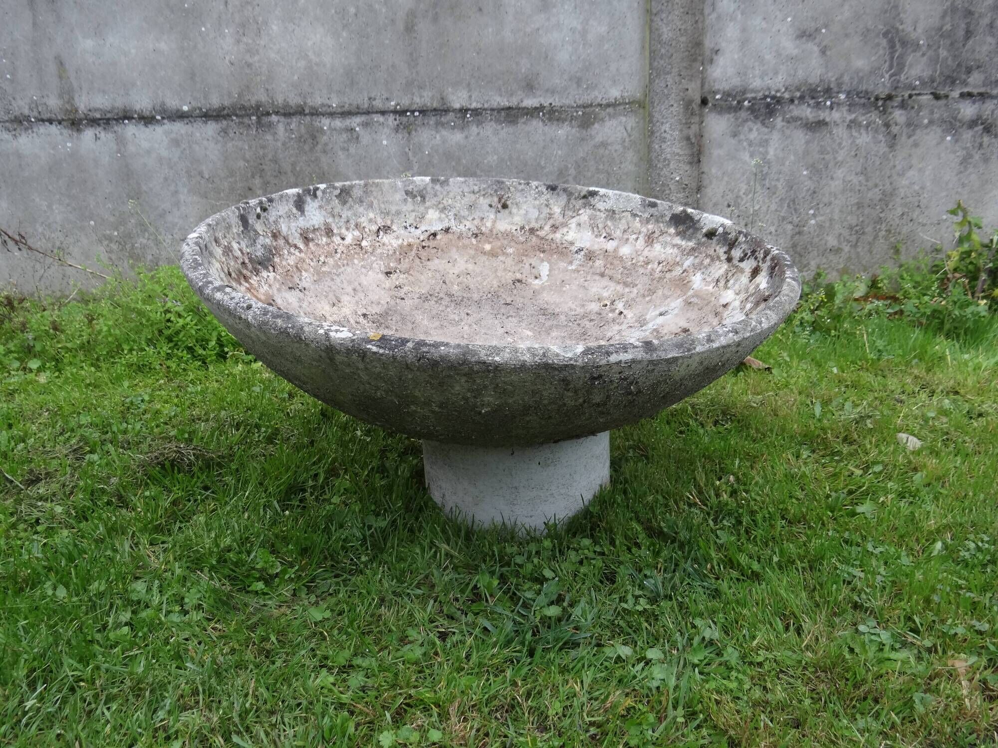 Series of three concrete planters design René Pechère edited by Eternit 1958