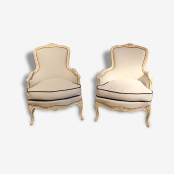 Pair of wing chairs in monochrome style louis XV beech