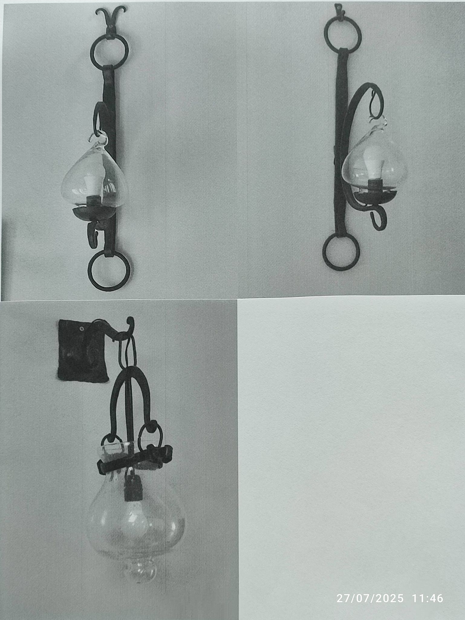 Lot de trois appliques fer forgé et verre soufflé