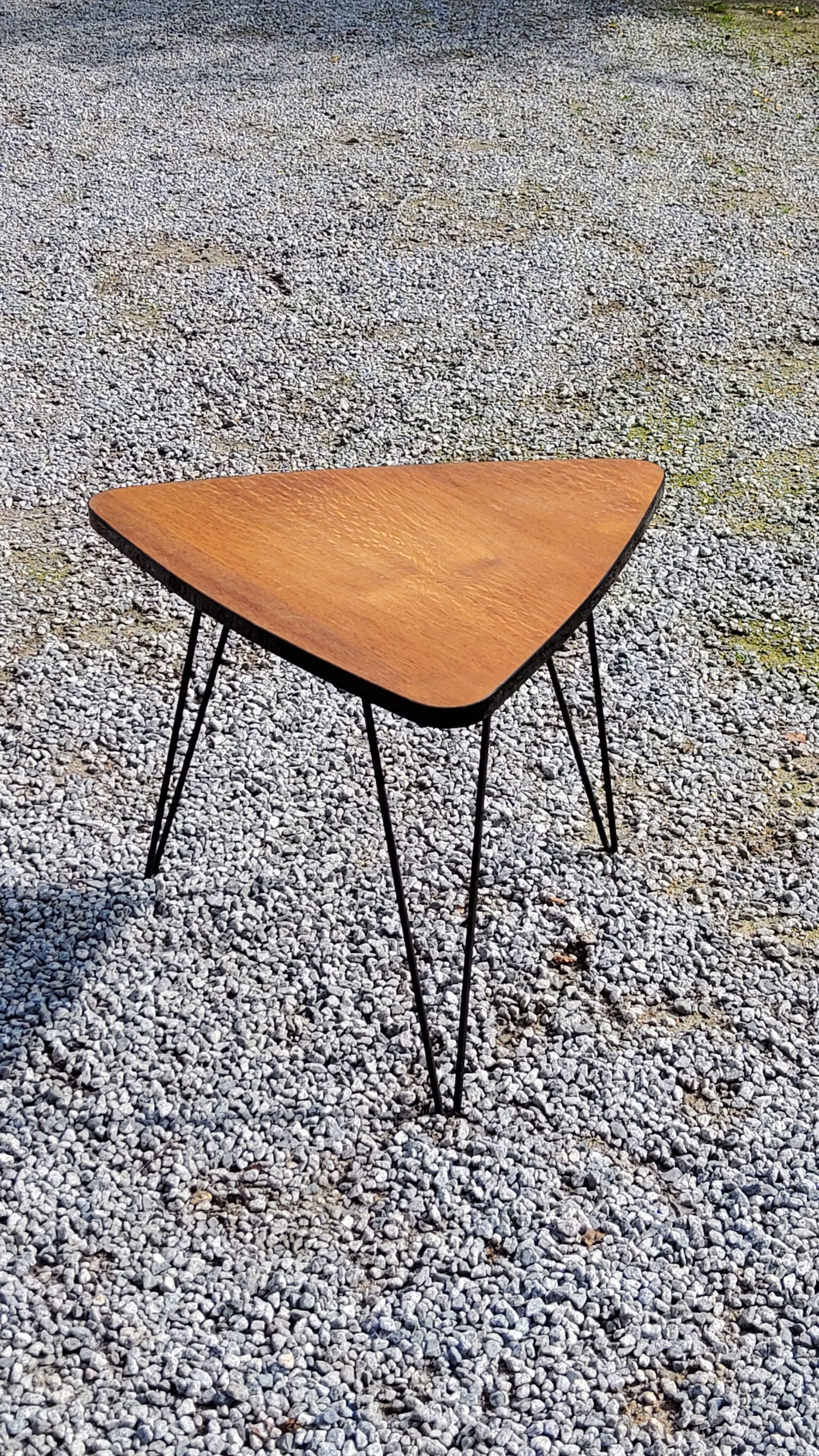 Triangle coffee table in golden blond oak base full iron of the 50s