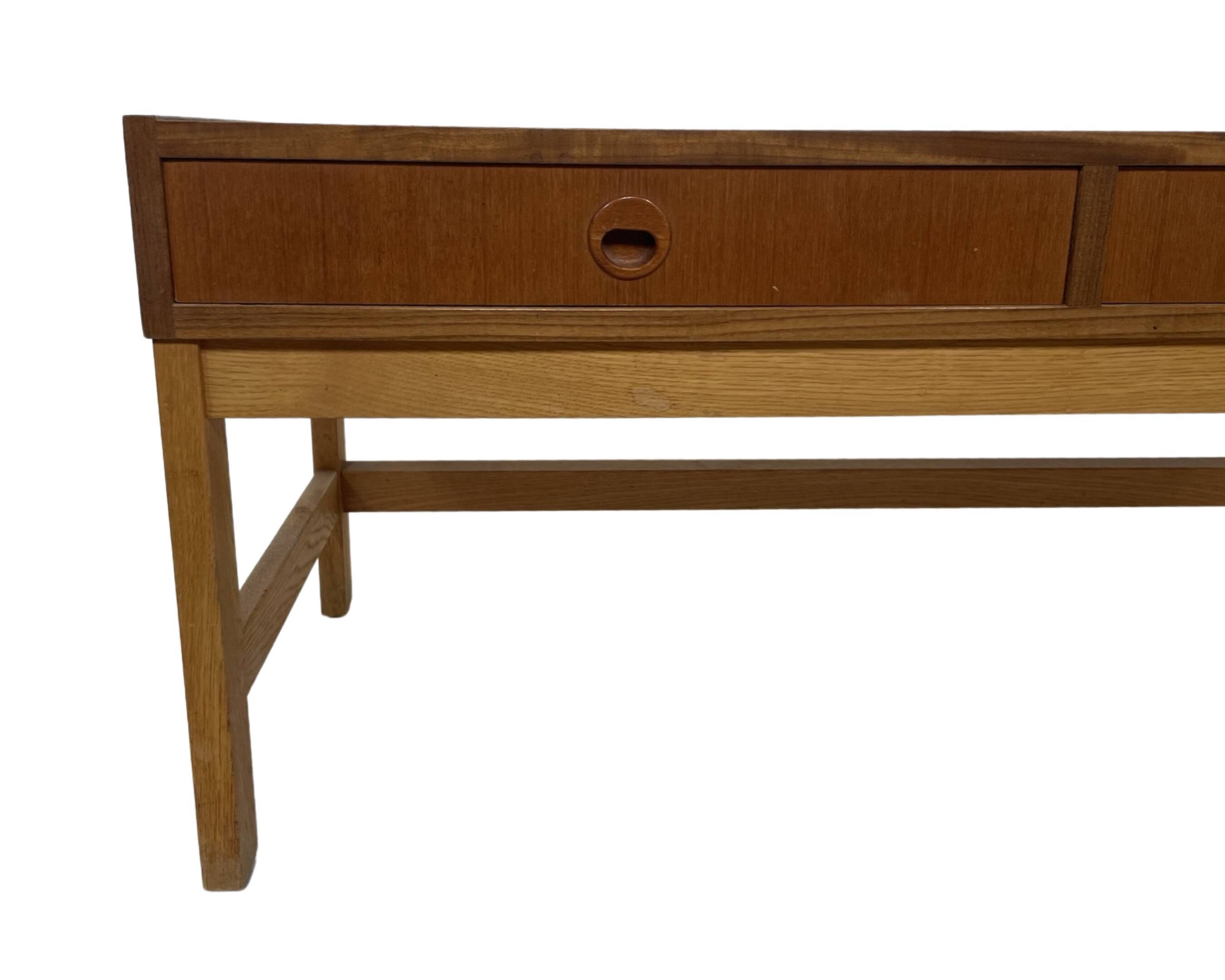Meuble bas vintage danois modèle 1960, placage de teck