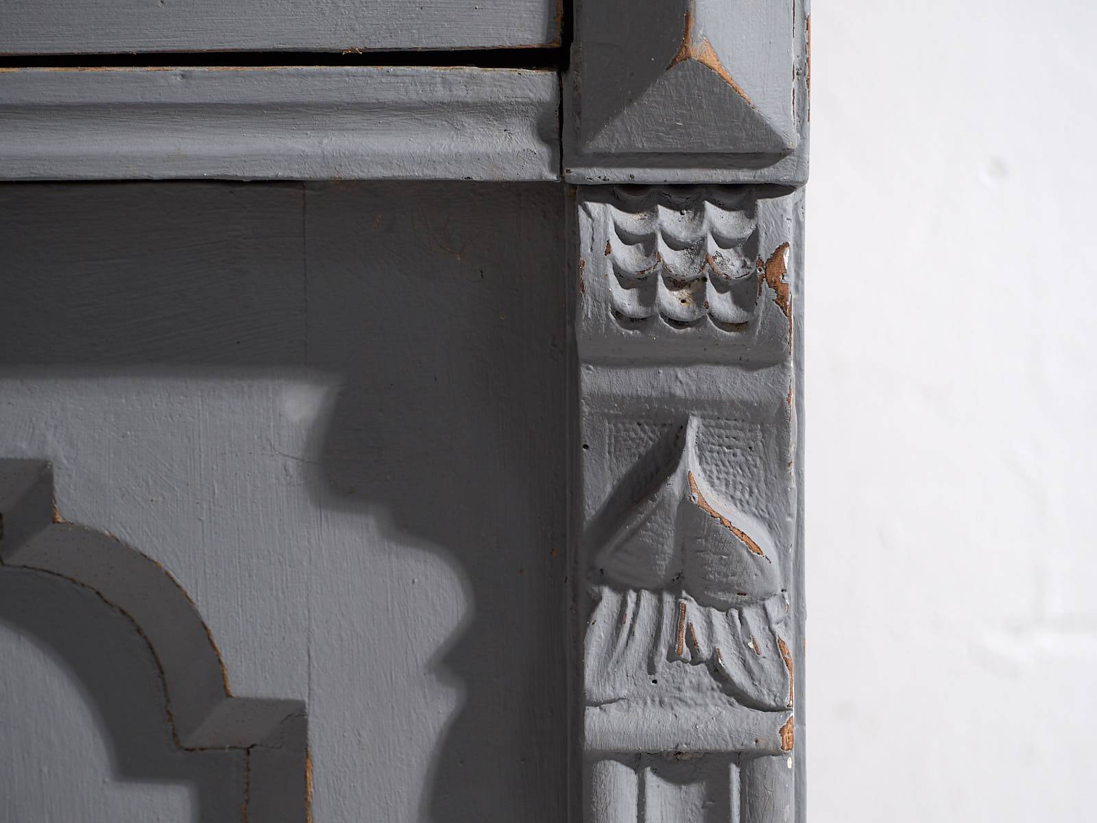 Antique two-door living room chest of drawers (circa 1920) #15