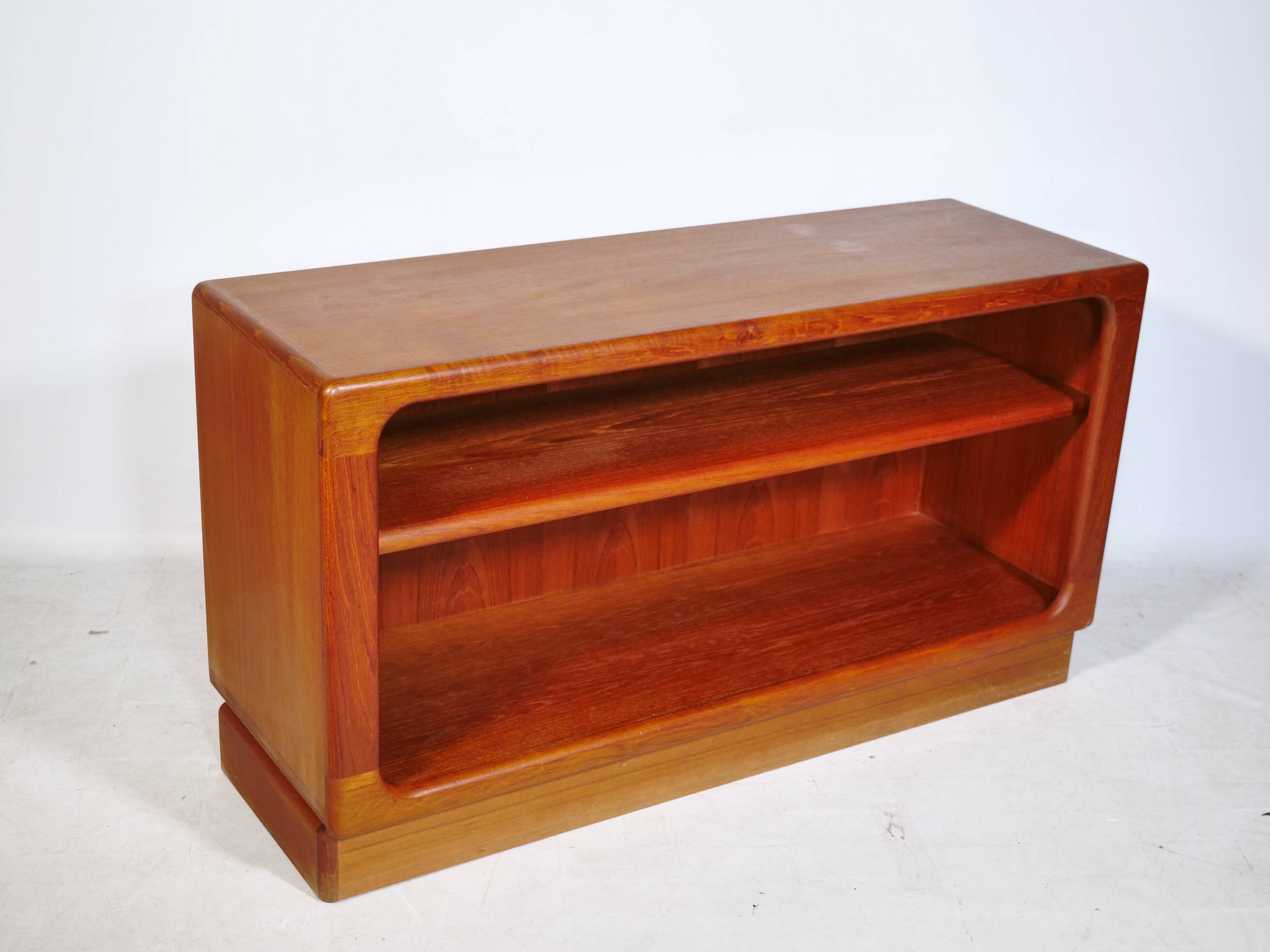Buffet ouvert en teck des années 1960 par Dyrlund.
