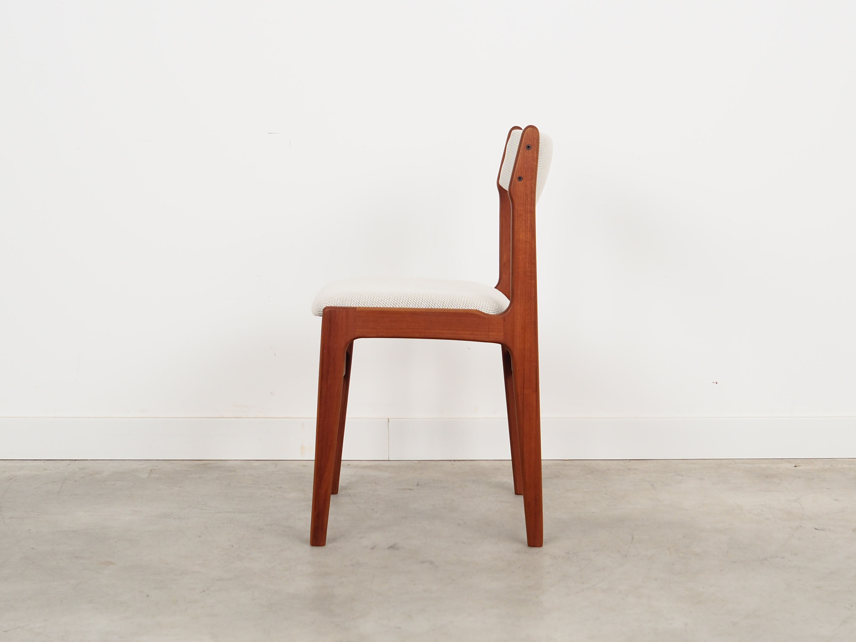 Ensemble de quatre chaises en teck, design danois, années 1970, production: Danemark