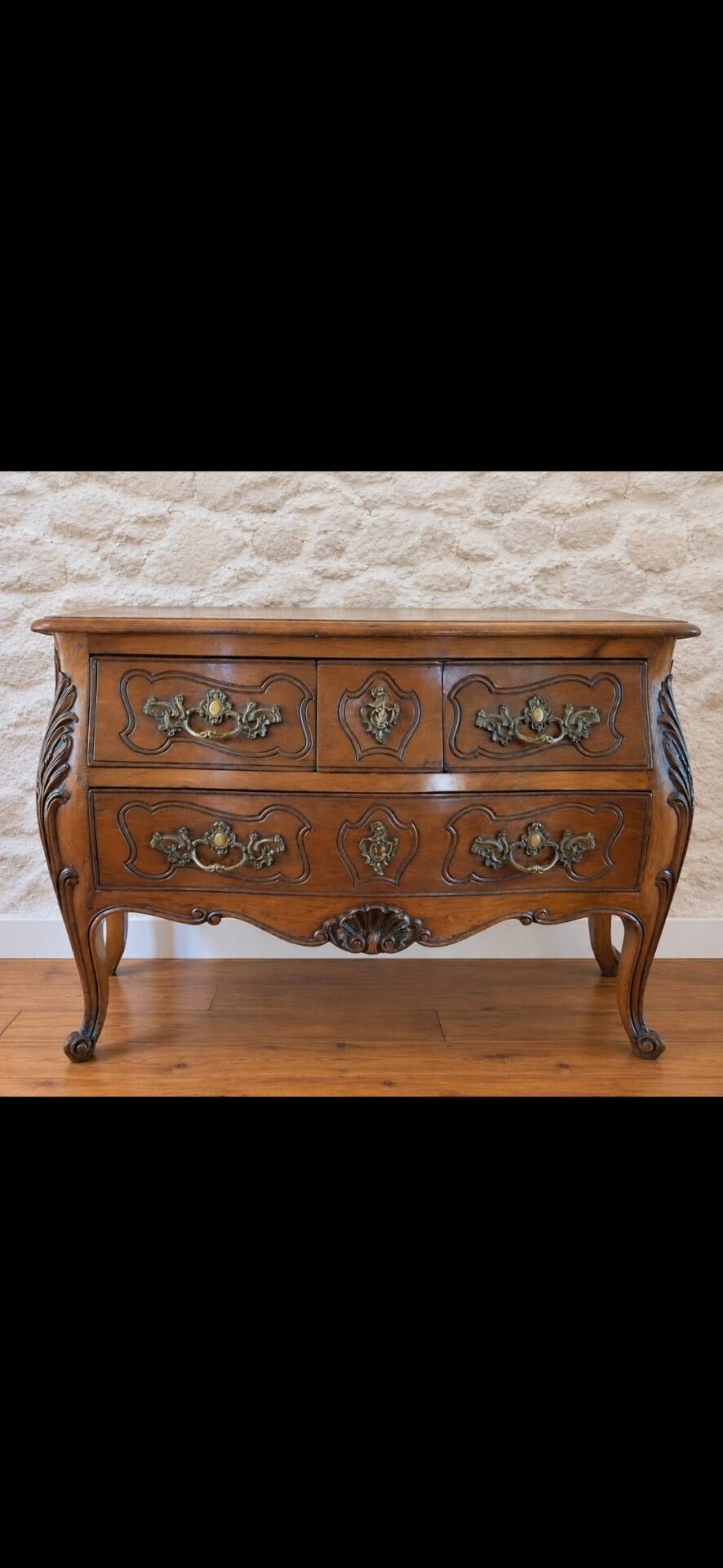 Jumping commode Louis XV Provençal solid walnut