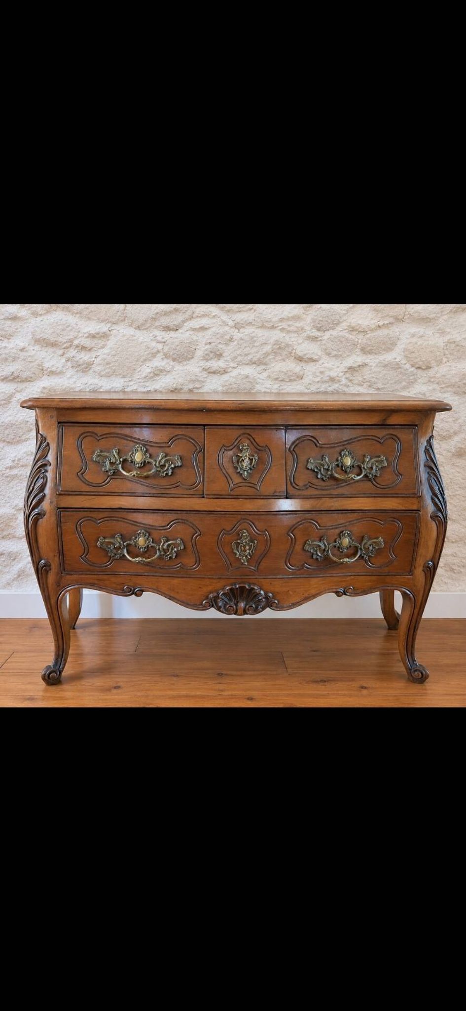 Jumping commode Louis XV Provençal solid walnut