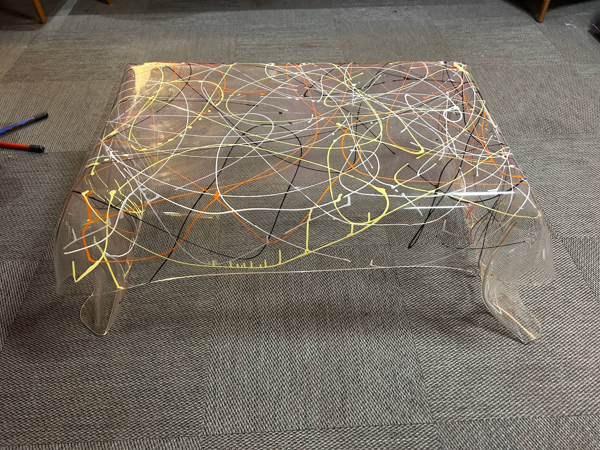 Table mouchoir en plexi graffiti années 80