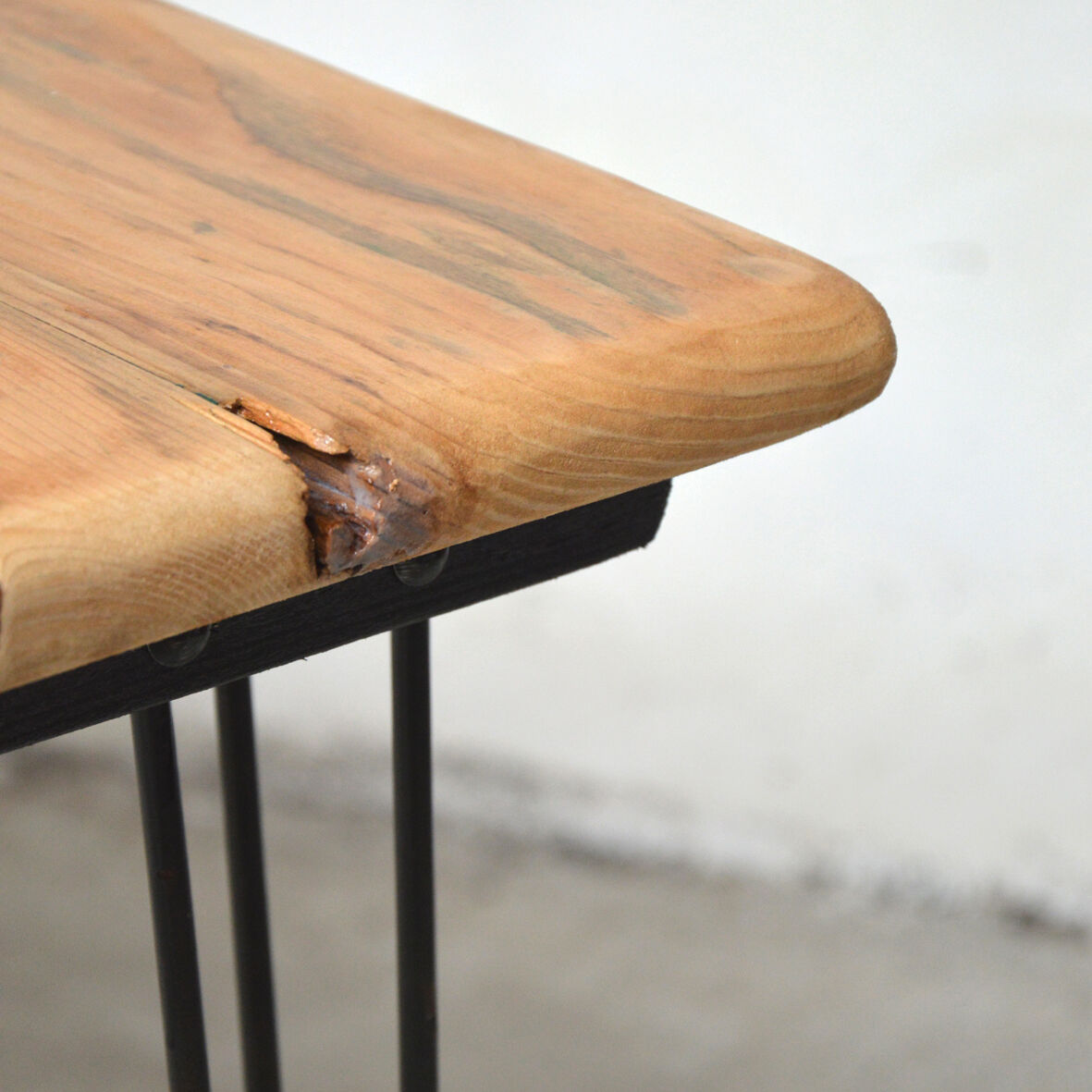 Industrial desk, feet eiffel