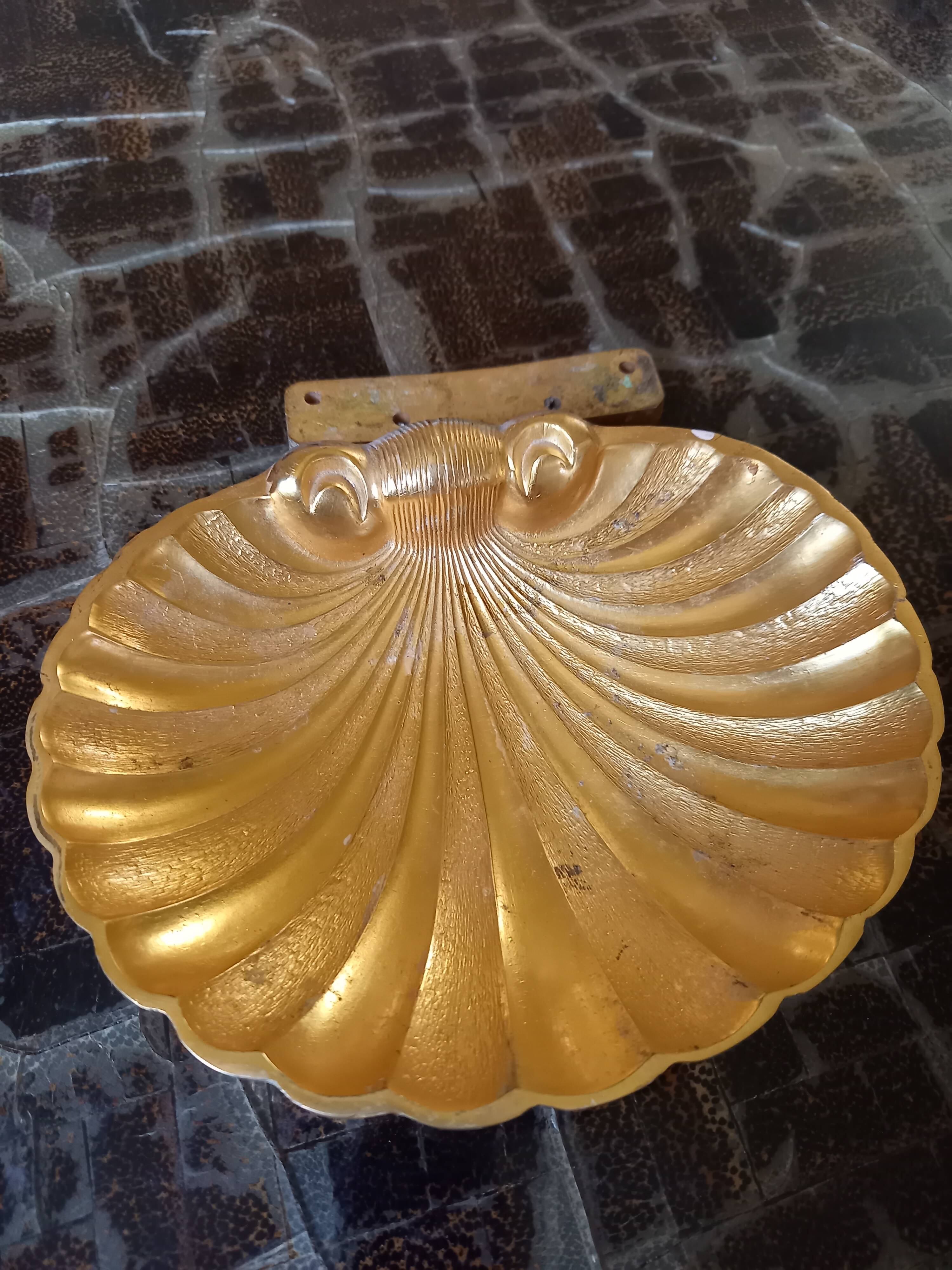 Vintage gilded bronze shell or shell pocket emptier