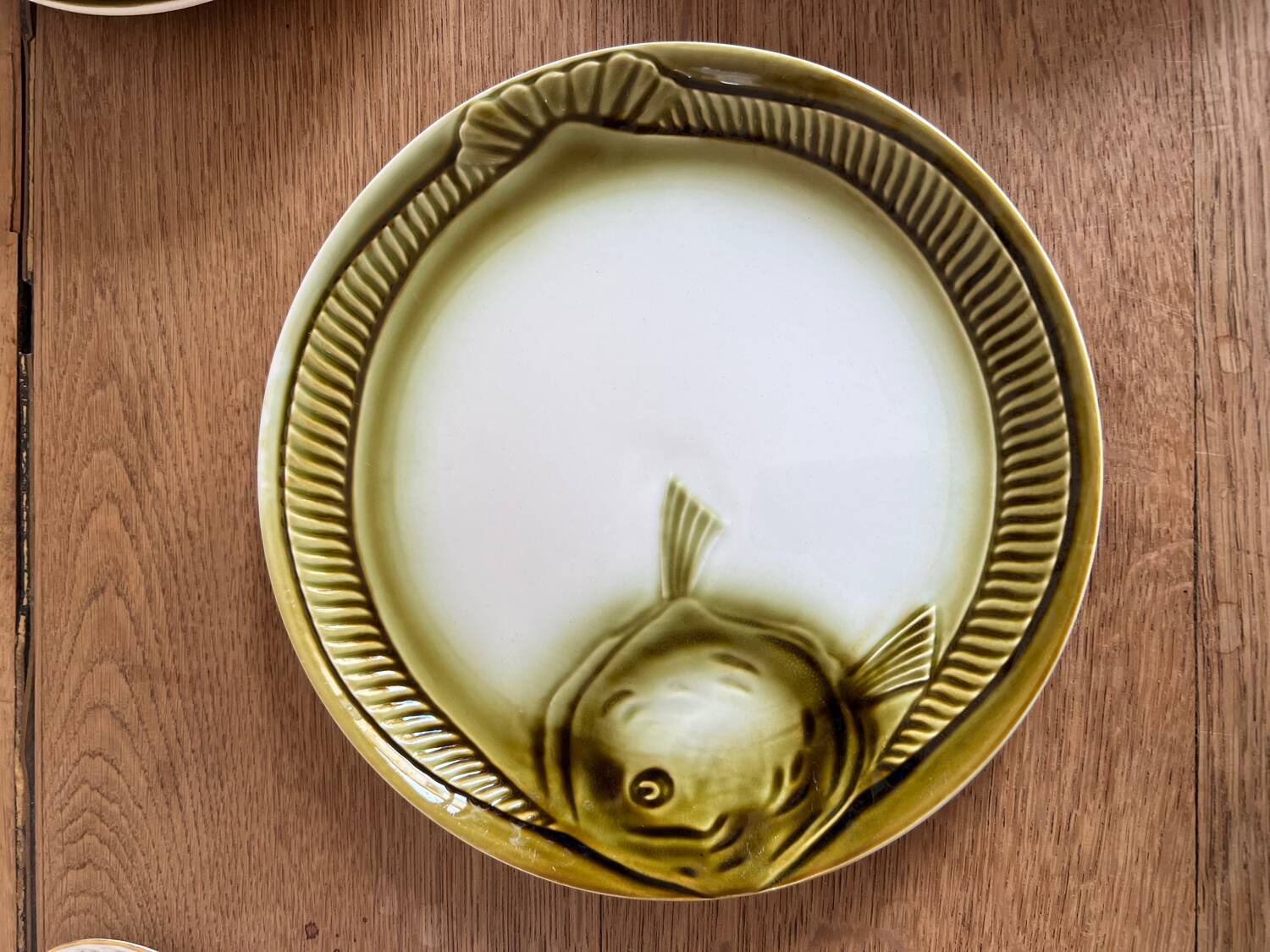 Green fish plates
