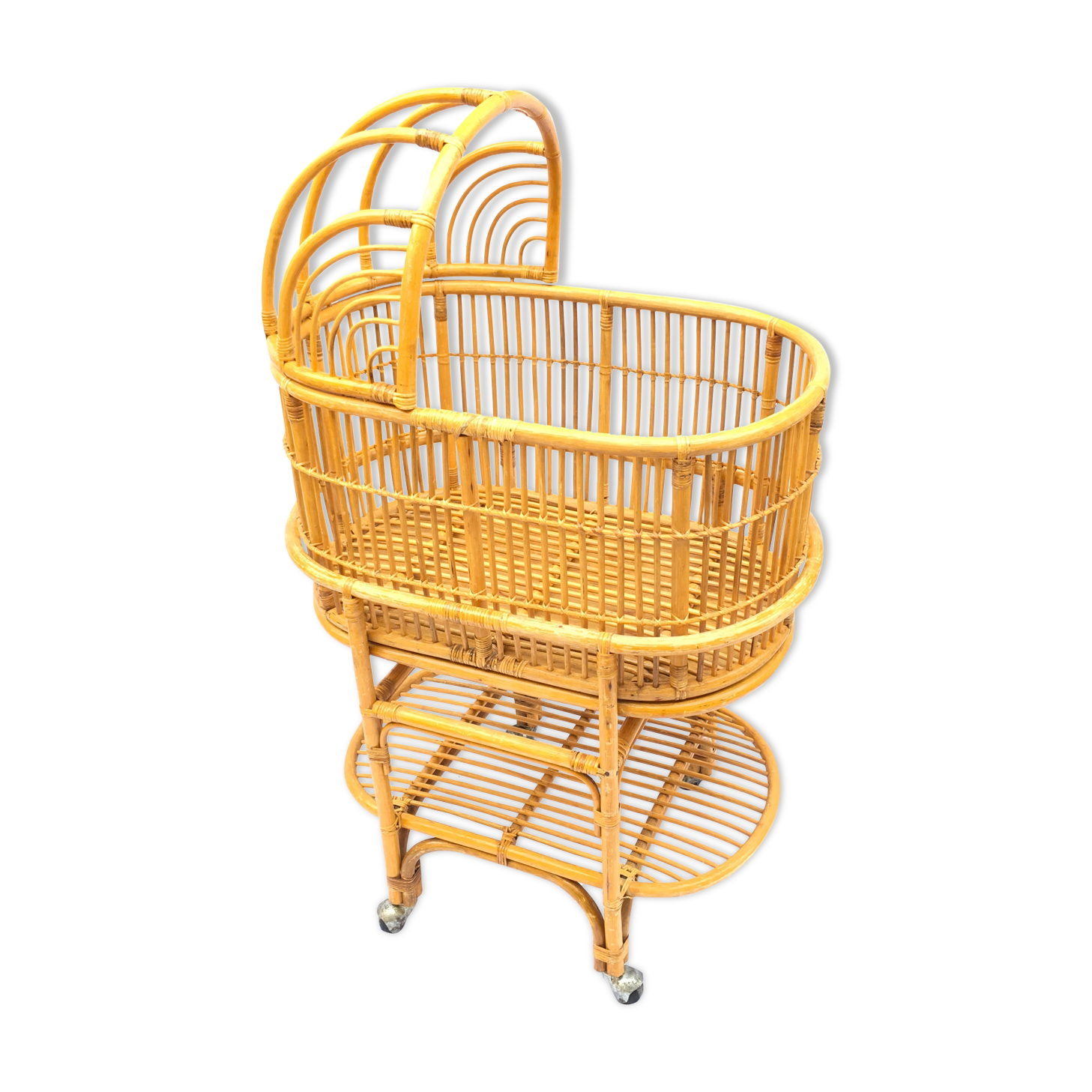 Berceau en rotin vintage pour bébé