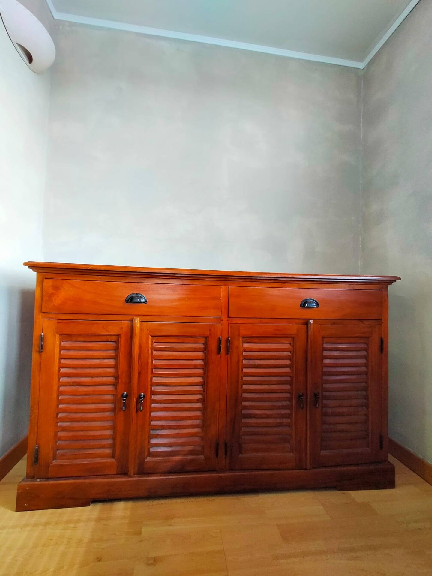 Wooden buffet with shutter doors – Colonial and chic country style