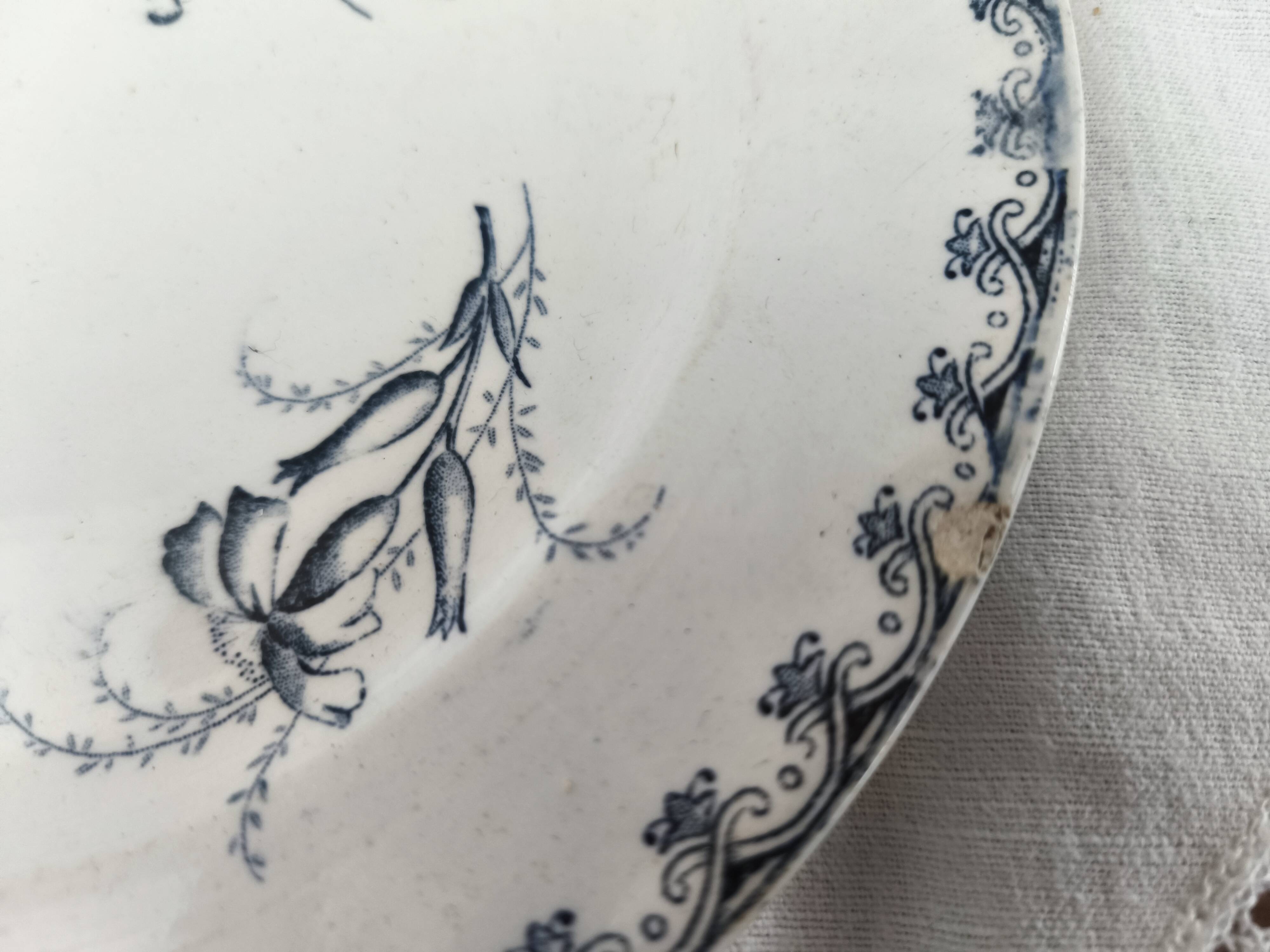 Art Nouveau dessert plate Terre de Fer U&C Sarreguemines model Véga