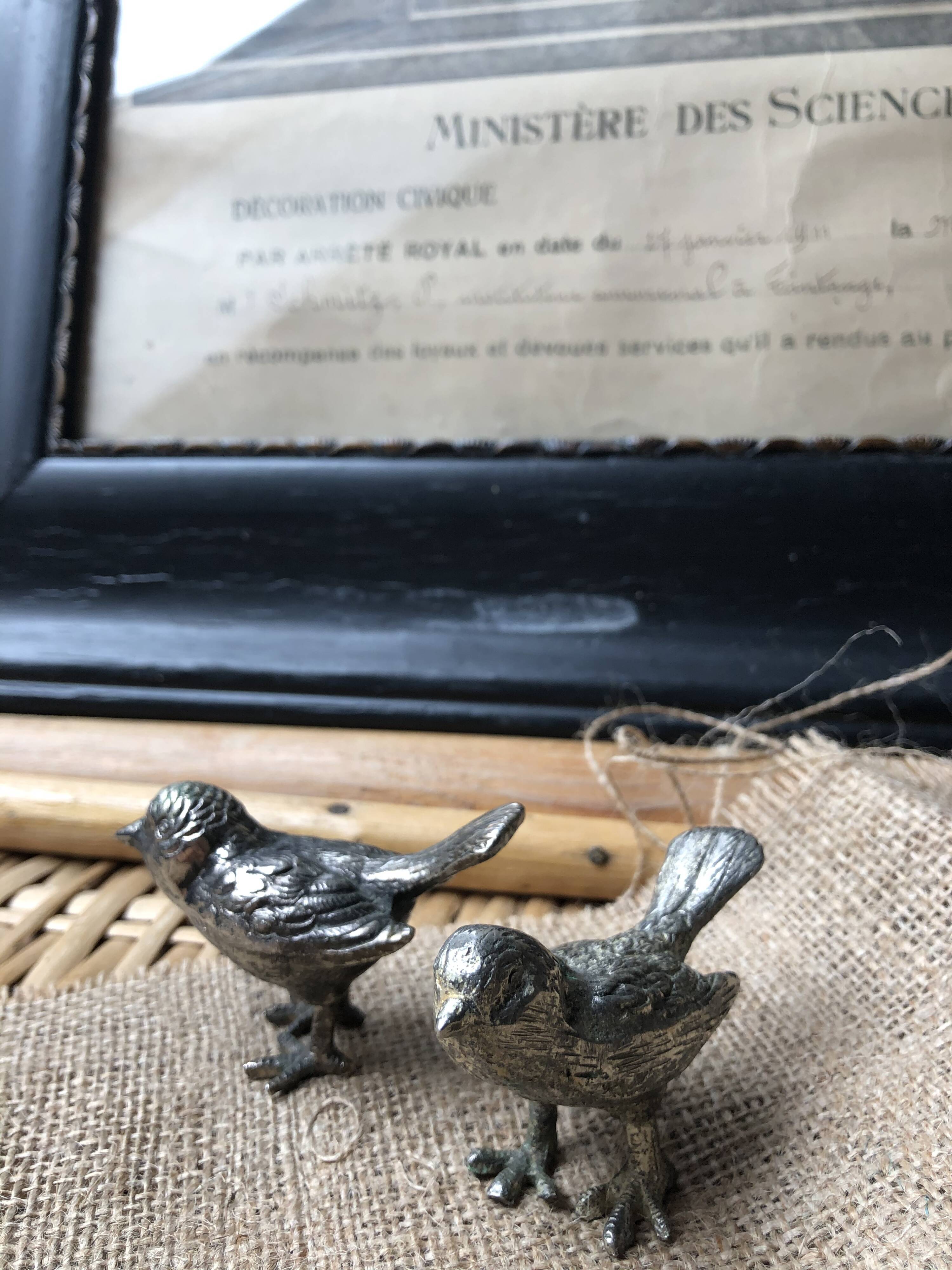 Lot of two metal birds