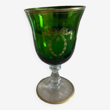 Gobelet vintage en verre vert avec motif rubans dorés style Louis XVI
