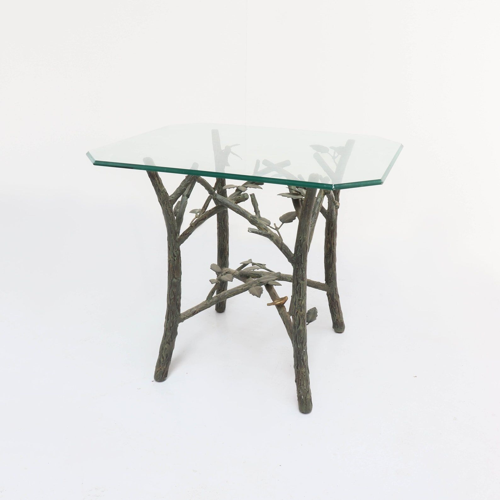 Une table d’appoint vintage dans le style d’Alberto Giacometti