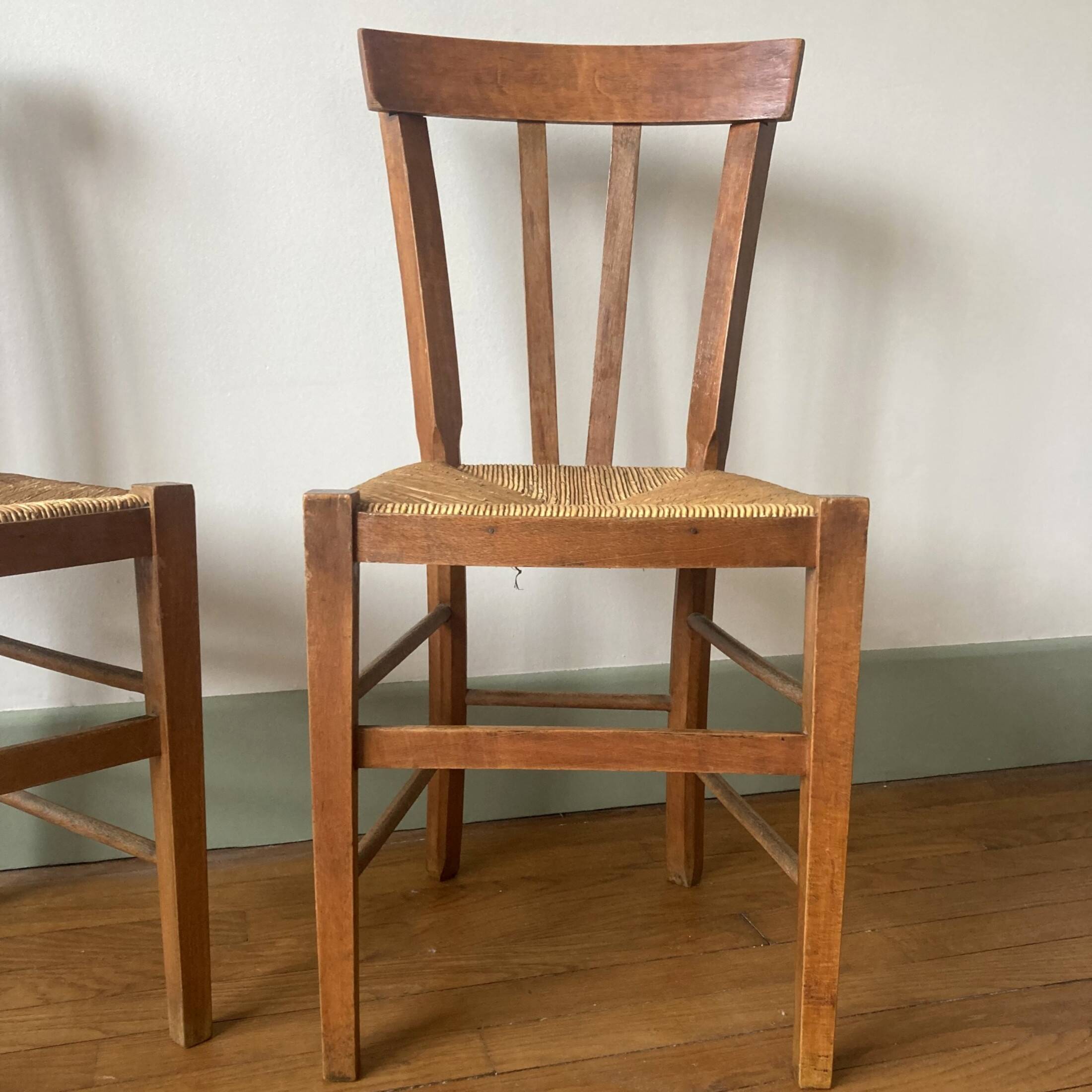 Set of 2 old mulched wooden chairs