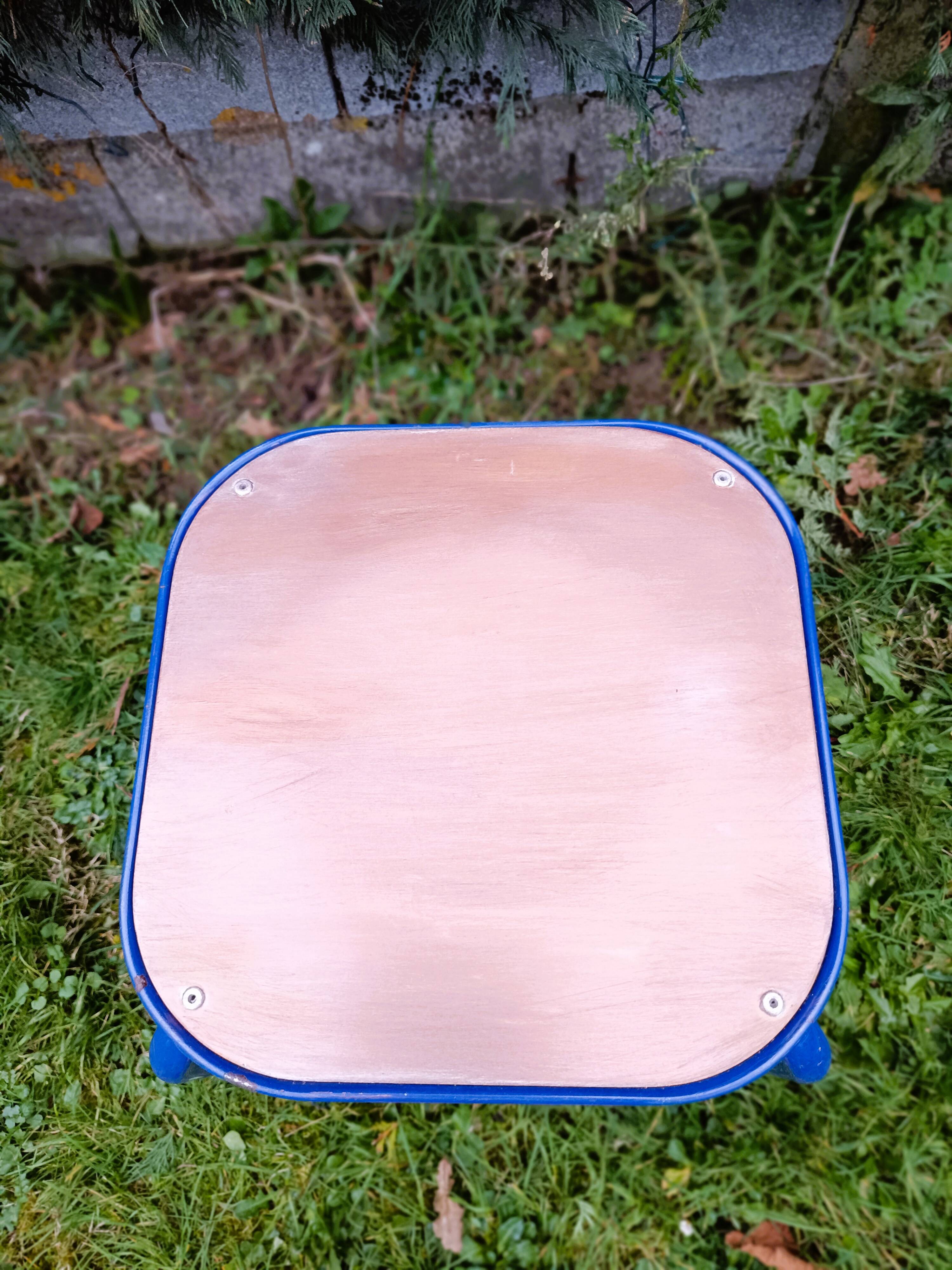 Low industrial stool