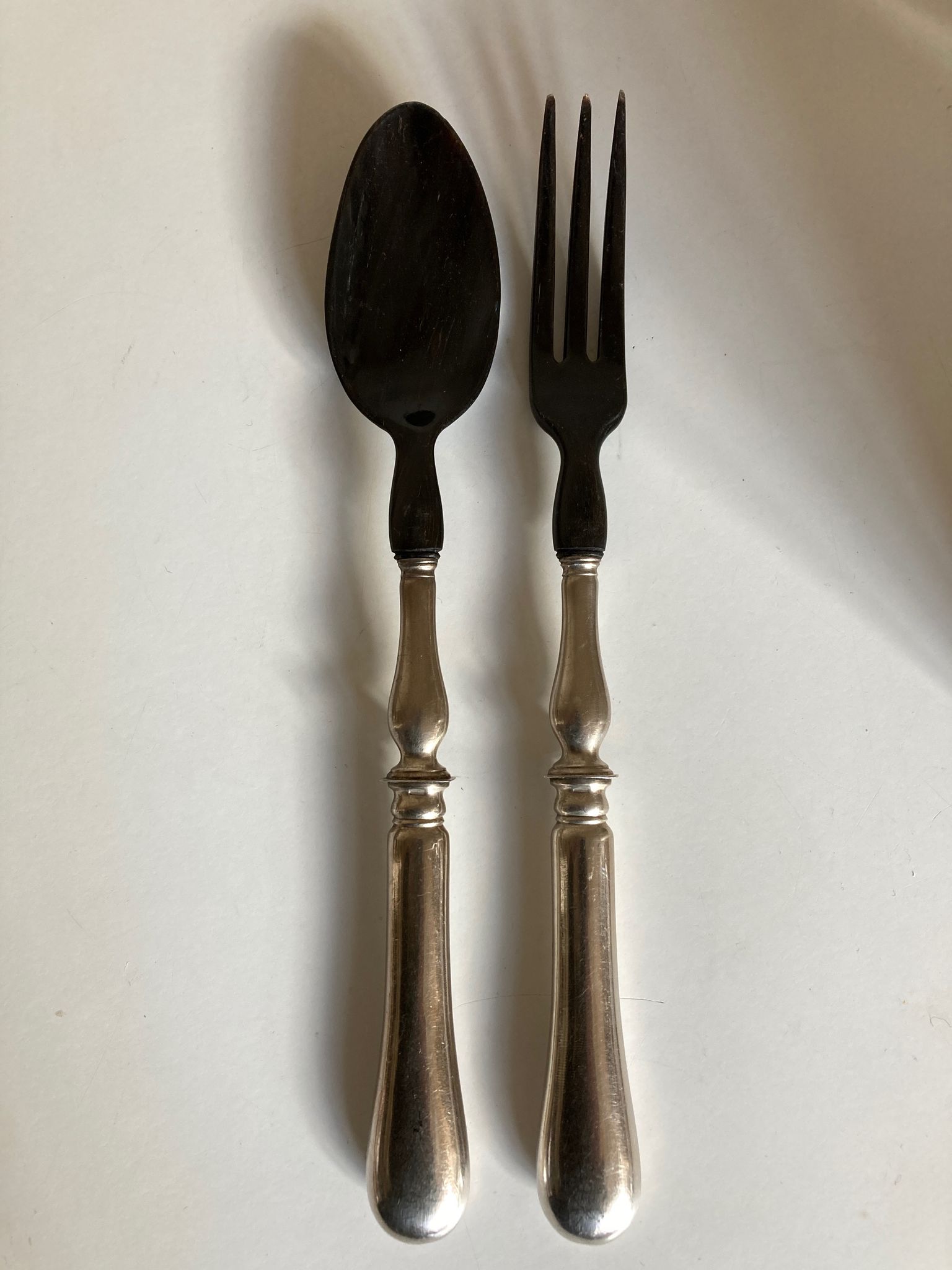 Product BHV Pair of filled silver salad cutlery and horn 19th