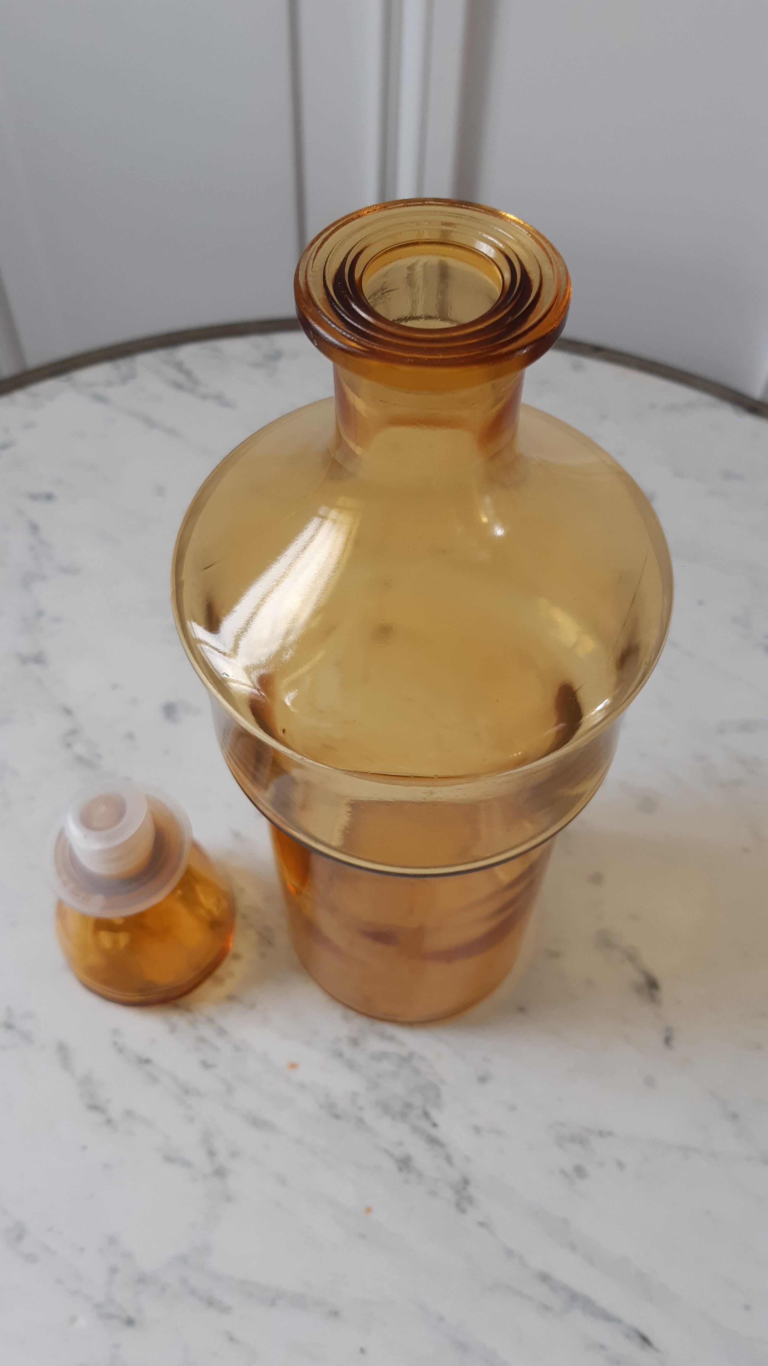 Carafe en verre ambré années 70