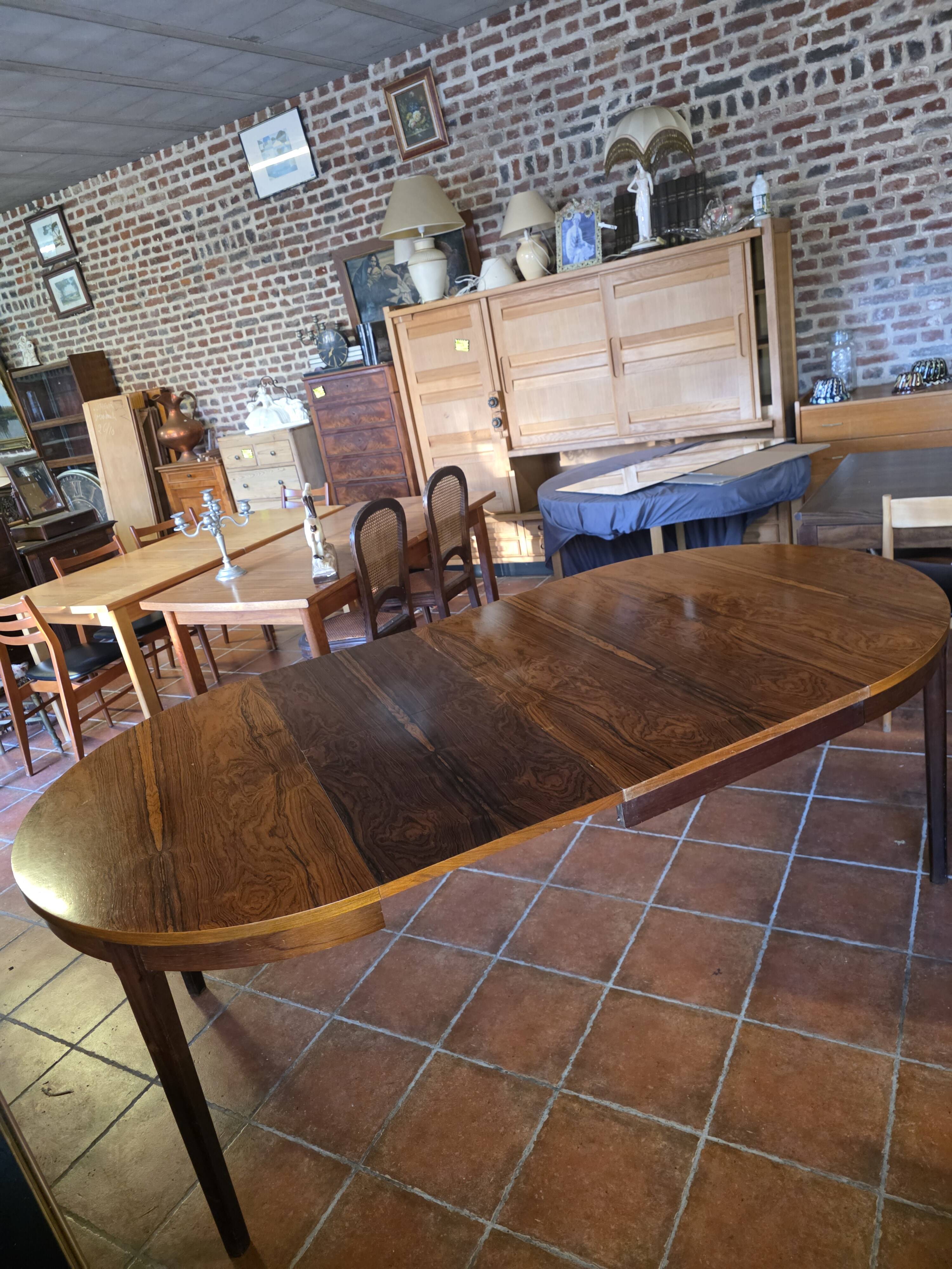 Scandinavian extendable table in rosewood from the 1960s, with 2 extensions.