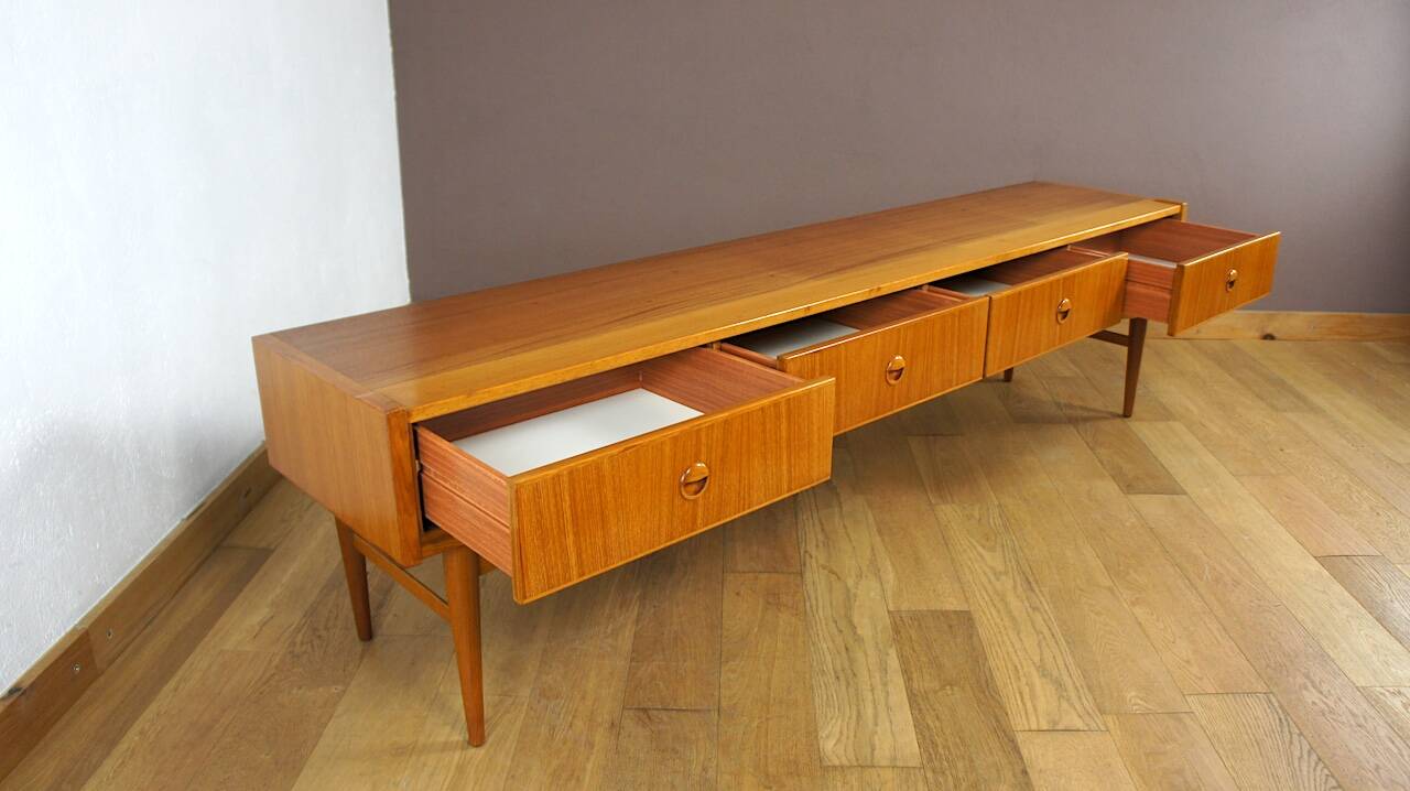 Low Enfilade Scandinavian Design in Vintage Teak 1960