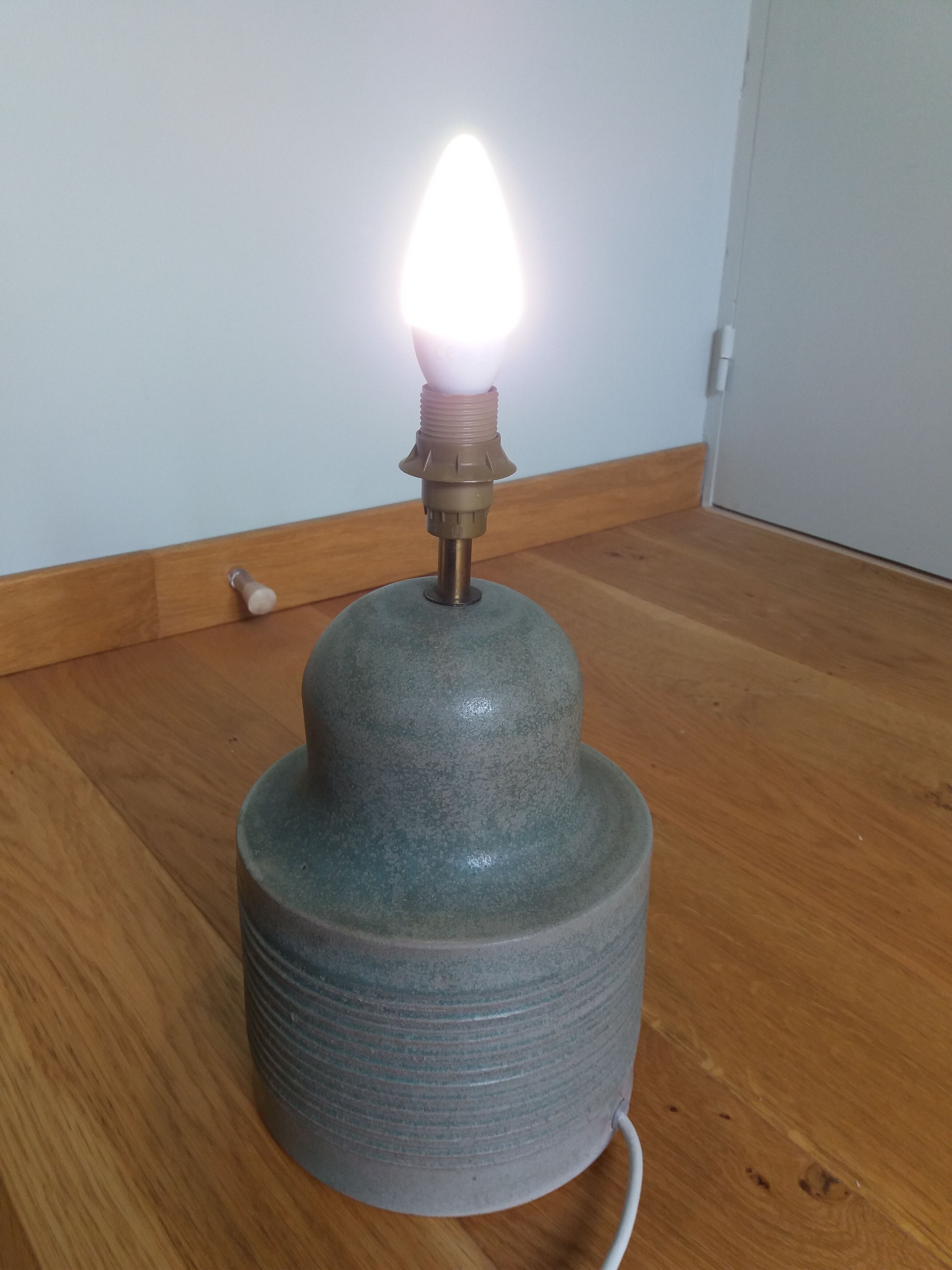 Lamp foot in speckled sandstone green gray