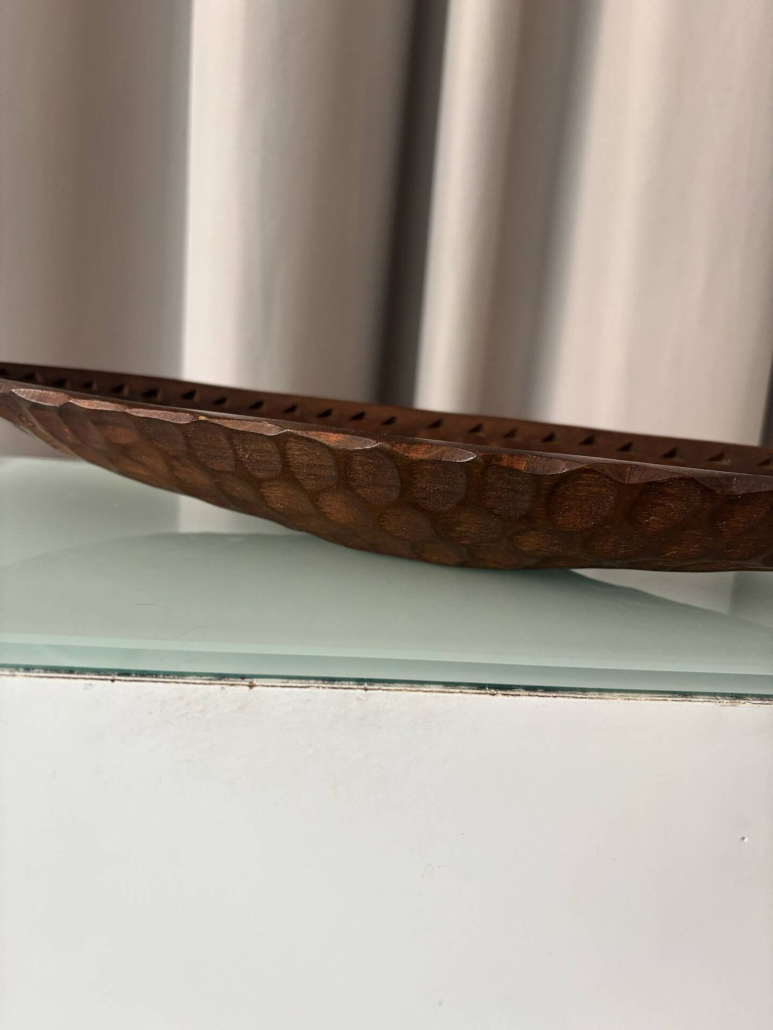 Centre de table en bois brutalisé sculpté à la main, années 1970