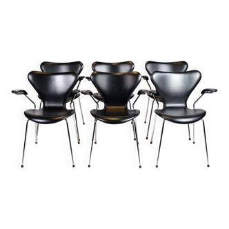 Seven Chair With Arms Model 3207 Made In Black Leather By Arne Jacobsen For Fritz Hansen