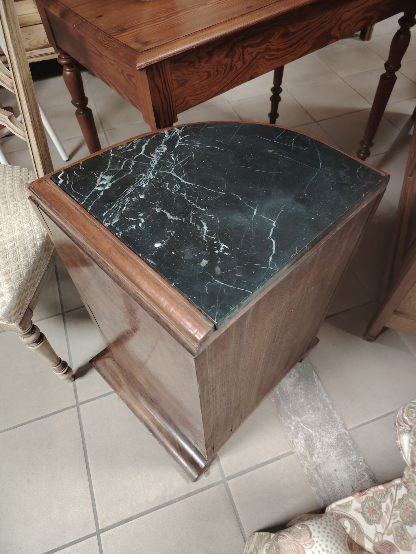 Pair of Art Deco half-moon bedside tables in walnut veneer and black marble.
