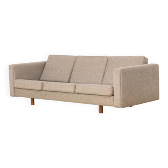 GE300 3-seater sofa by Hans J. Wegner for Getama
